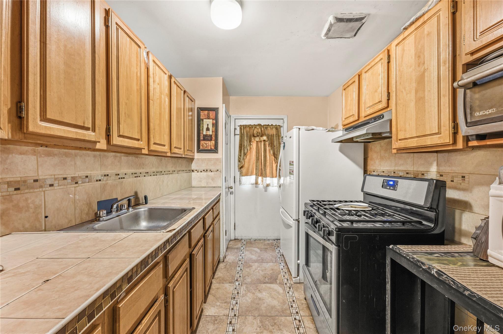 592 Beech Terrace Property Photo 8