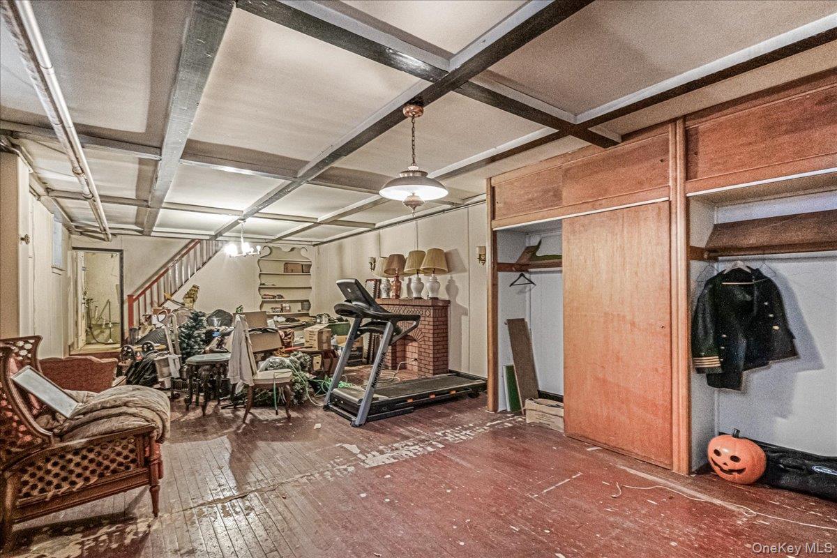 1404 E 49th Street Property Photo 19