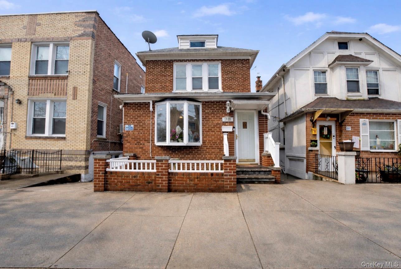 1925 Radcliff Avenue Property Photo 1