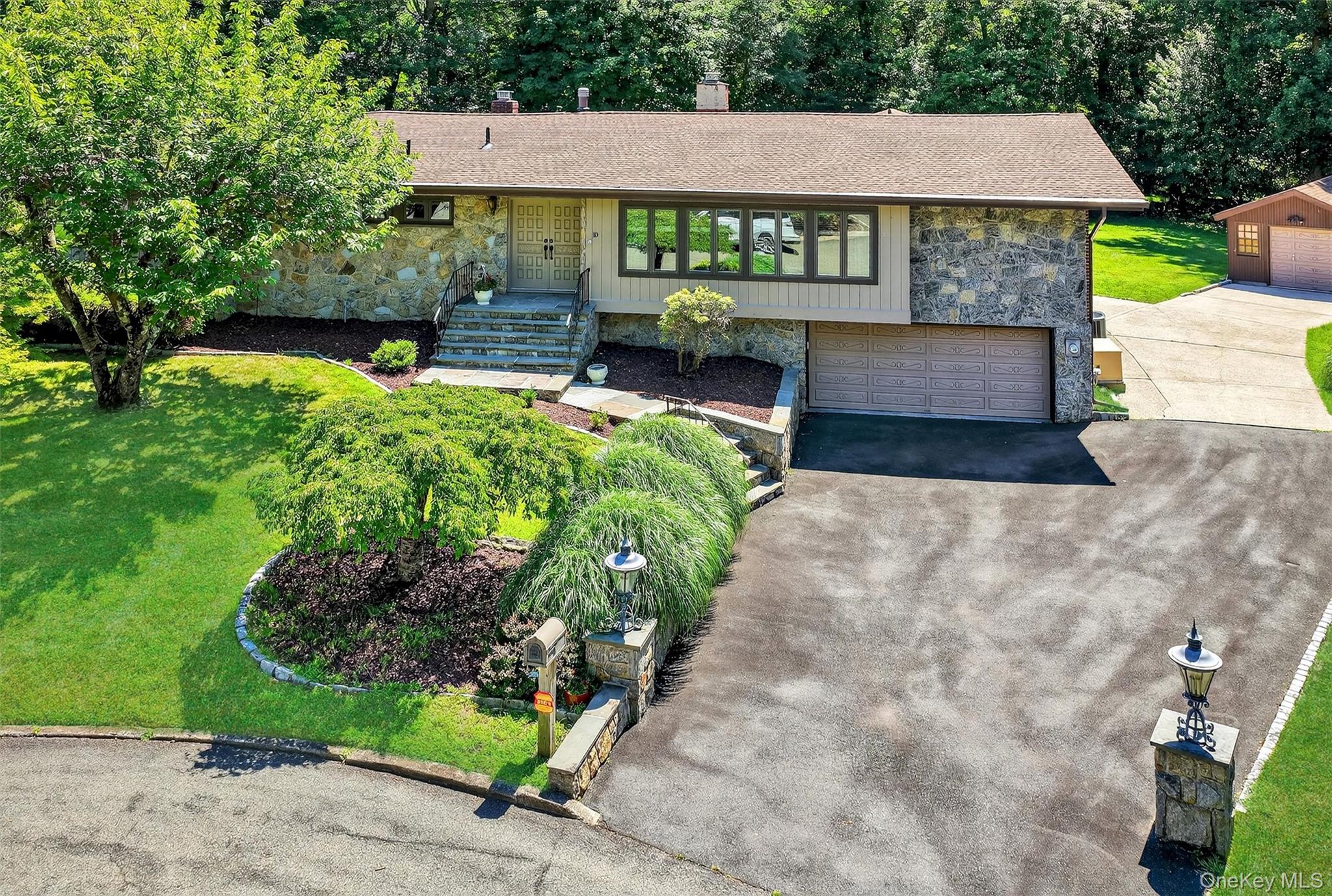 10 Wesley Court Property Photo 2