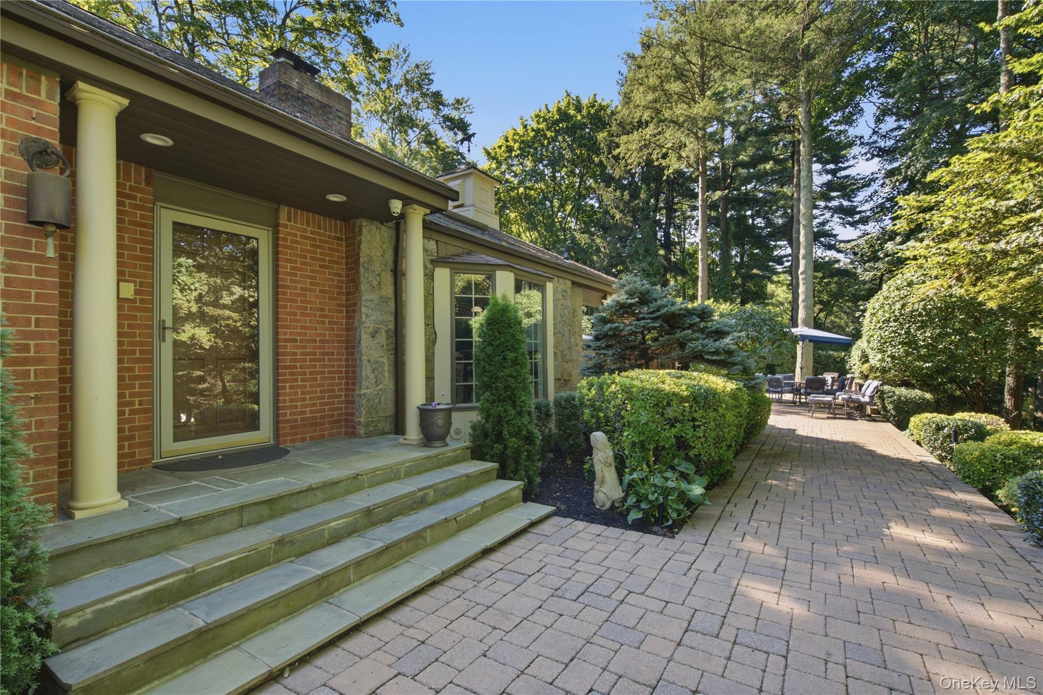 1017 Friendly Road Property Photo 3