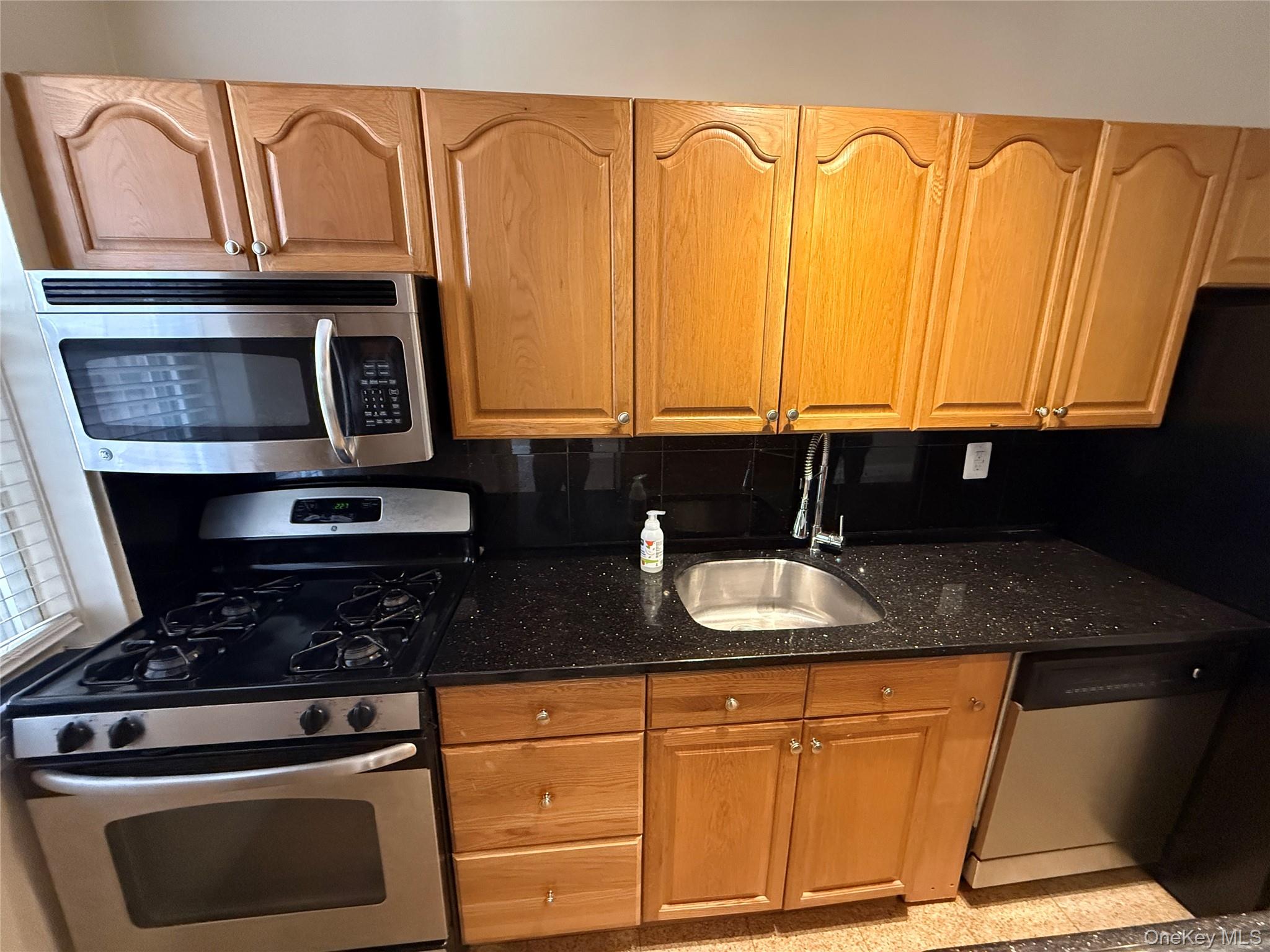 796 Bronx River Road B38 Property Photo 2