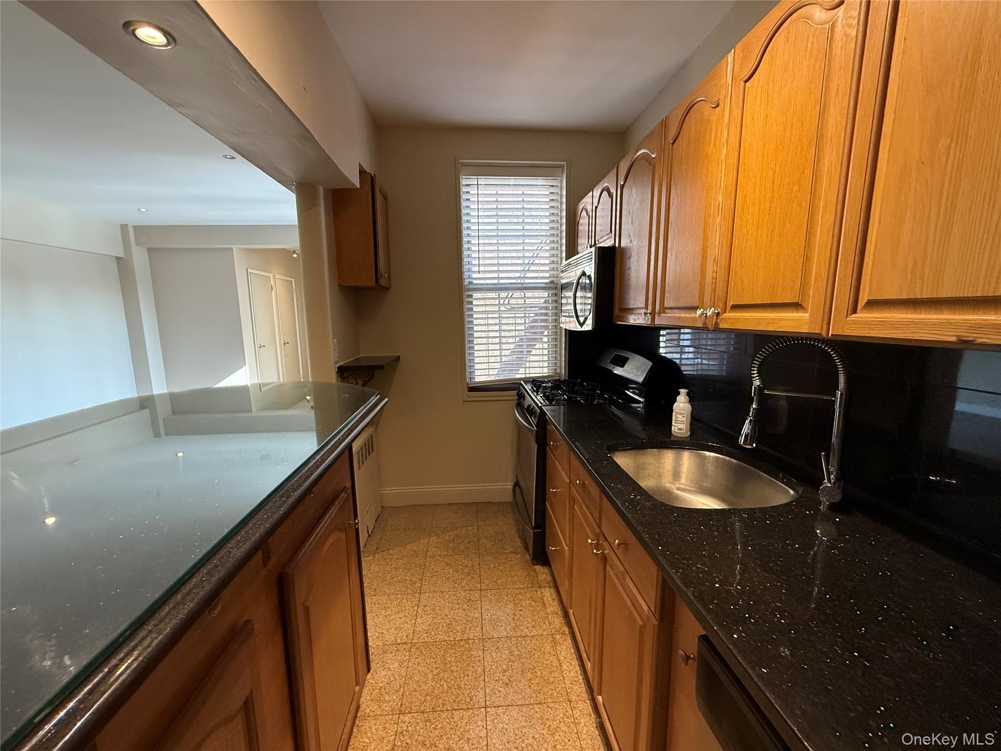 796 Bronx River Road B38 Property Photo 9