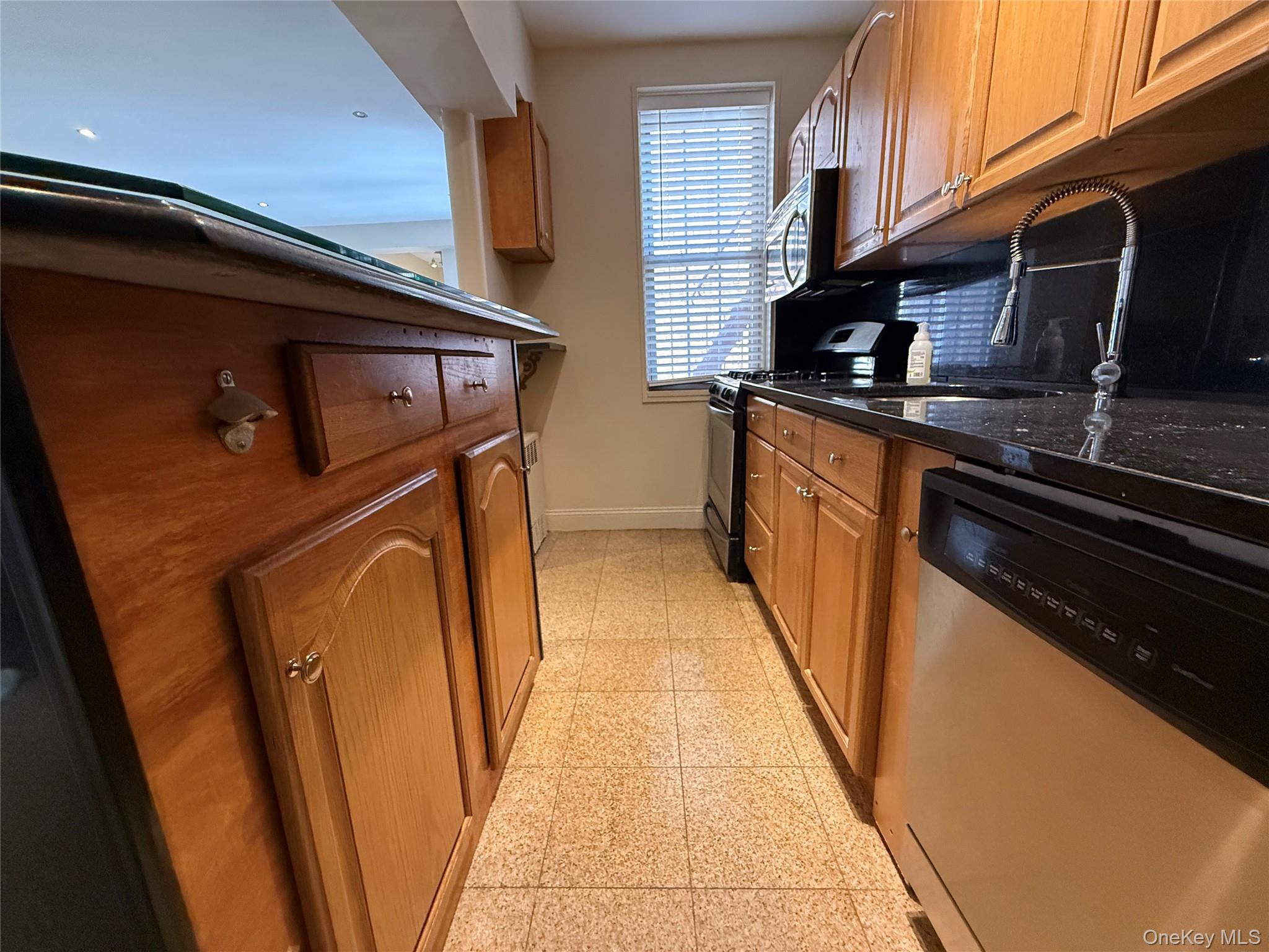 796 Bronx River Road B38 Property Photo 10