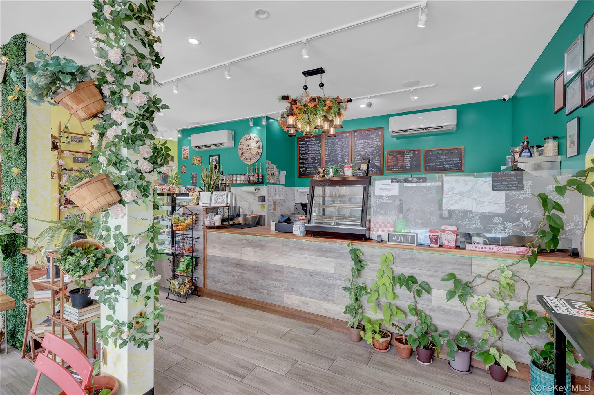 882 Hempstead Turnpike Property Photo 7