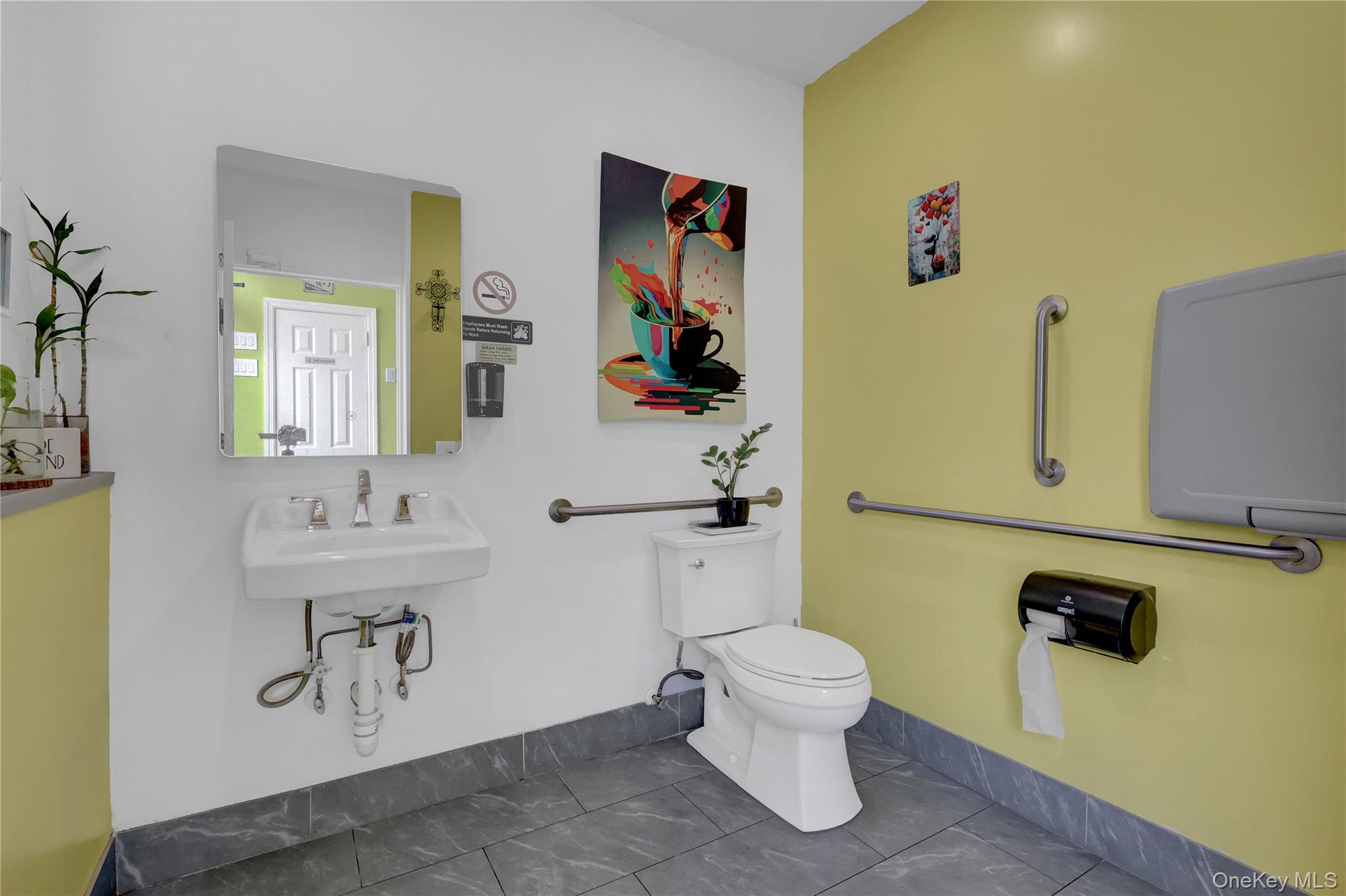 882 Hempstead Turnpike Property Photo 10