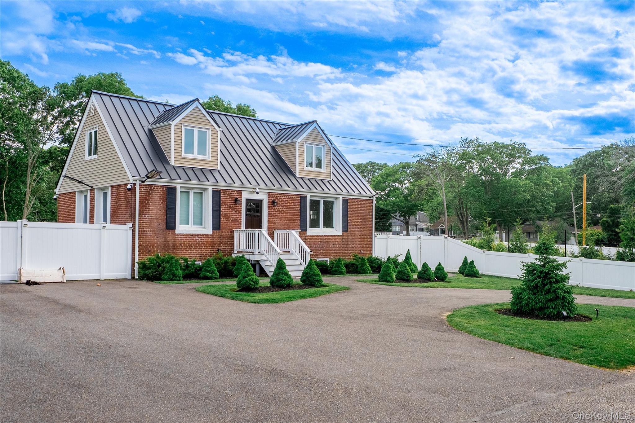 4 Riverside Avenue Property Photo 2