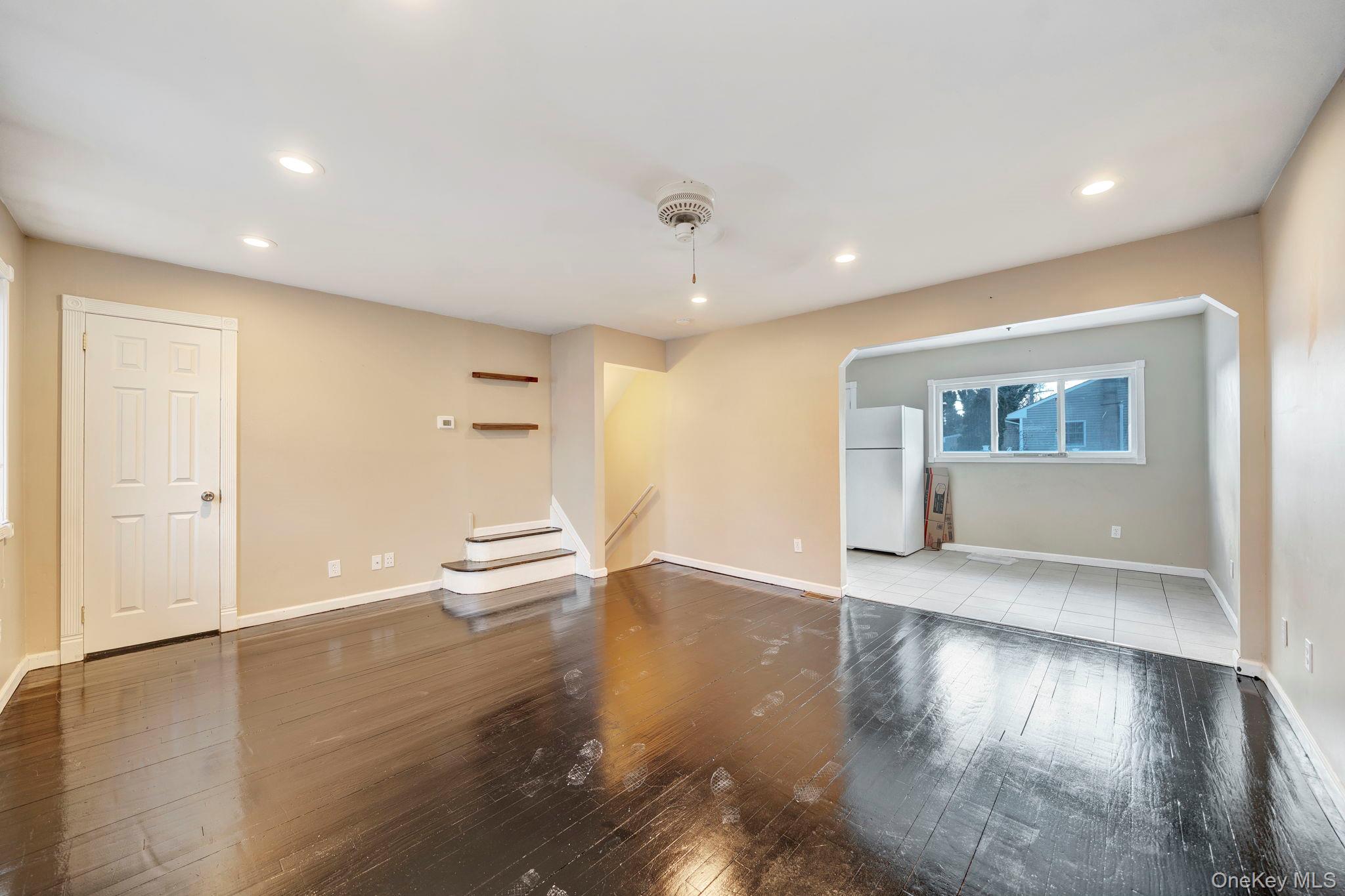 266 Ronkonkoma Avenue Property Photo 3