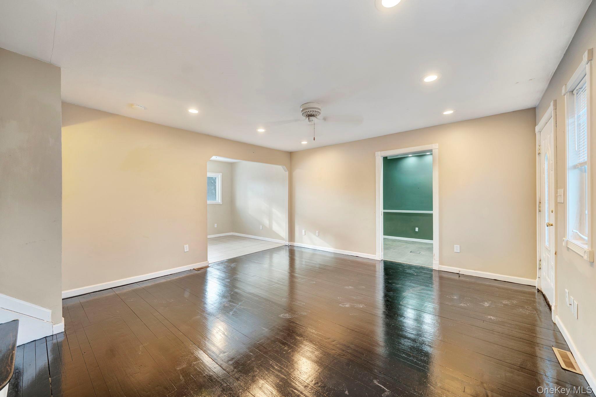 266 Ronkonkoma Avenue Property Photo 5