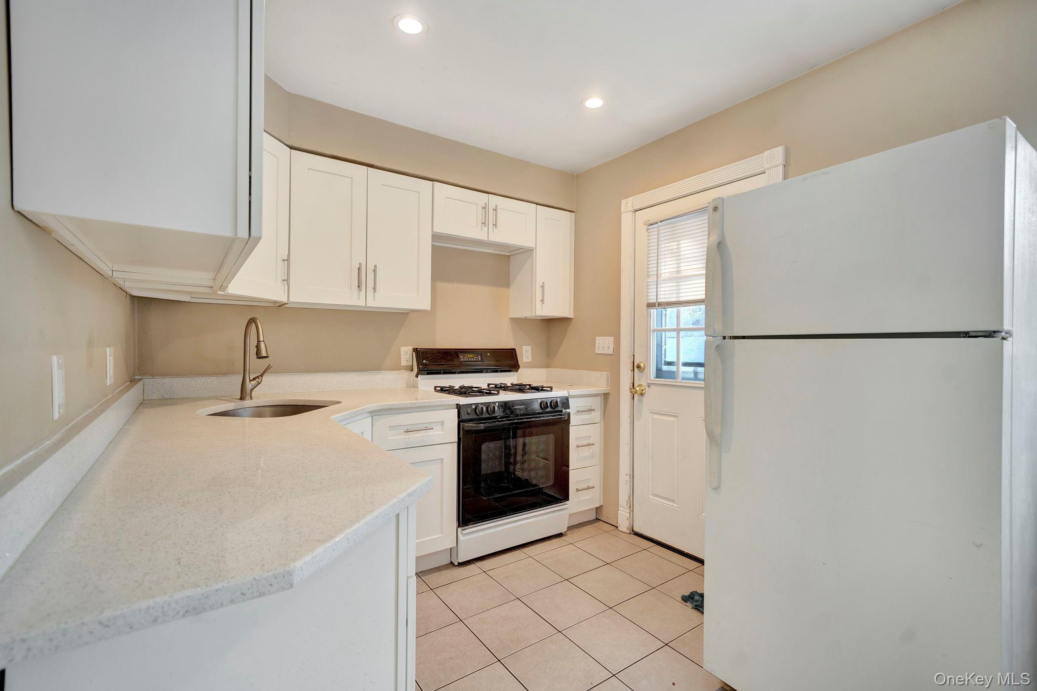 266 Ronkonkoma Avenue Property Photo 8