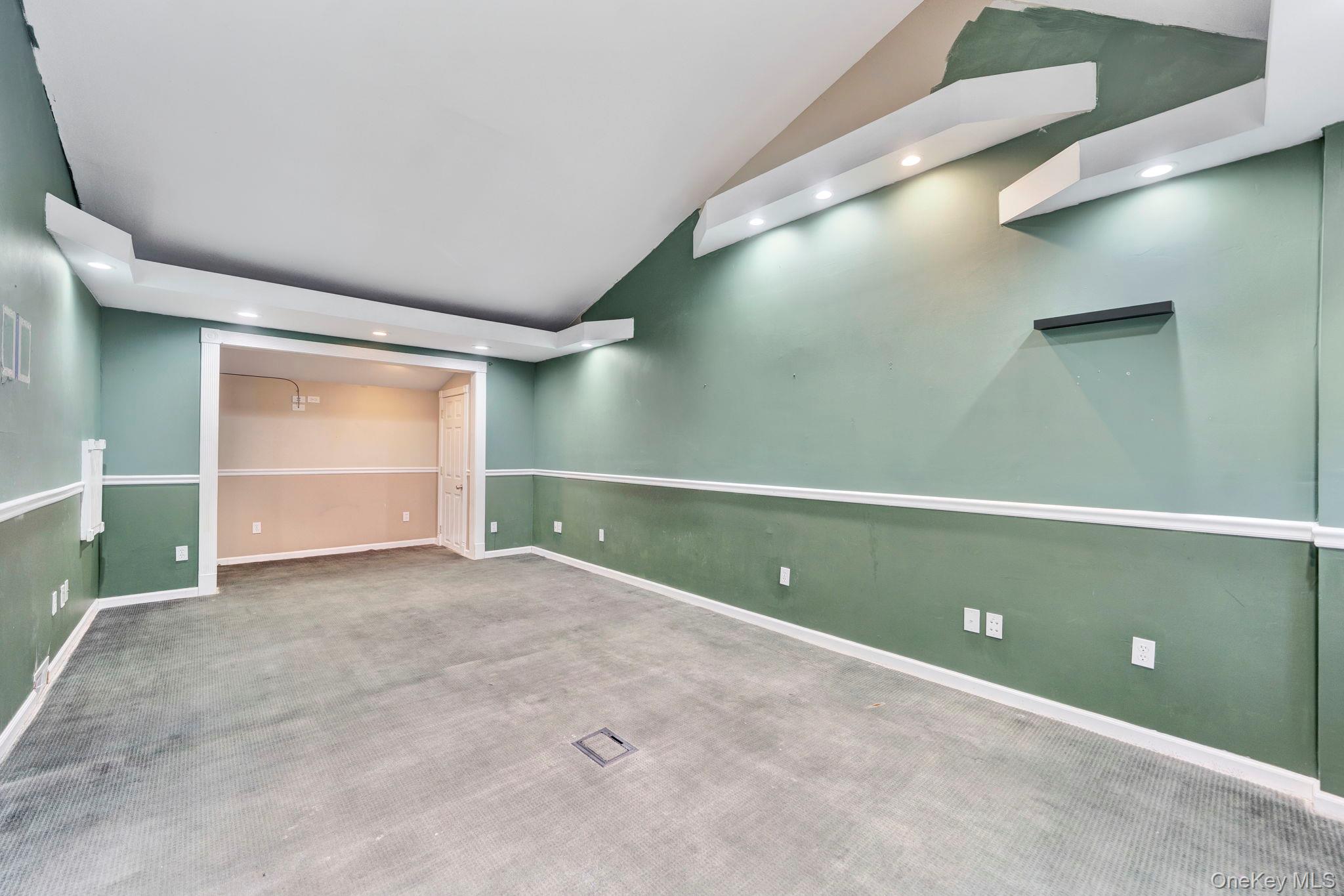 266 Ronkonkoma Avenue Property Photo 11
