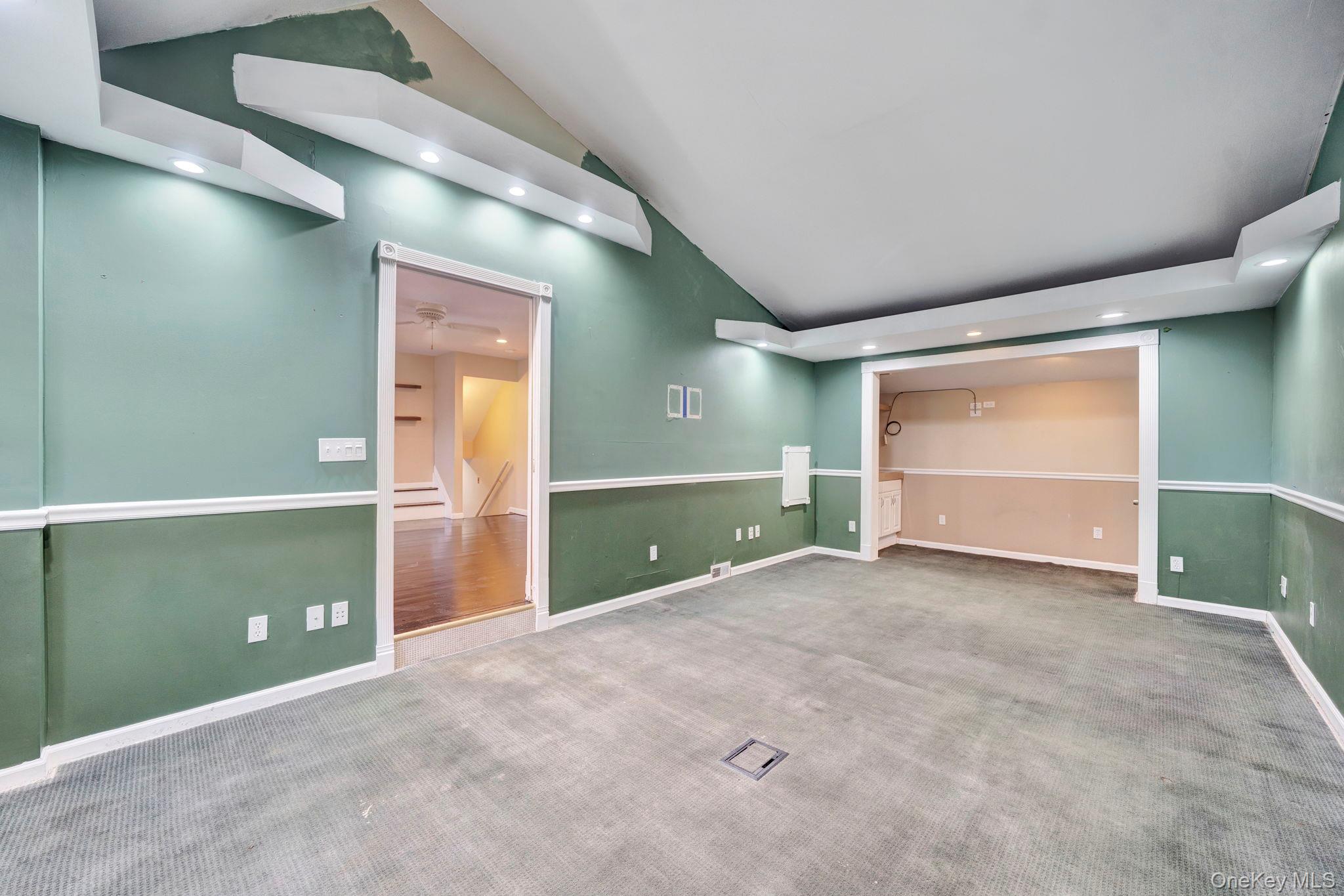 266 Ronkonkoma Avenue Property Photo 12
