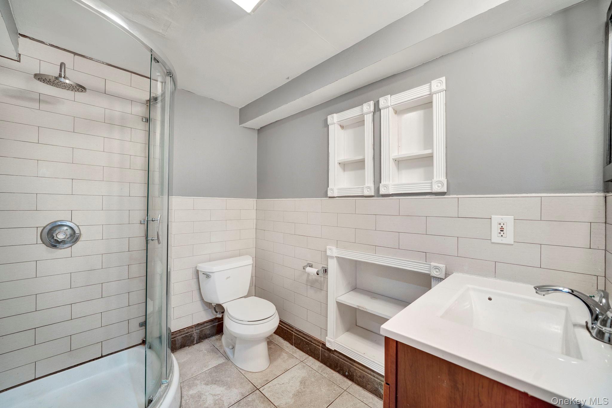 266 Ronkonkoma Avenue Property Photo 14