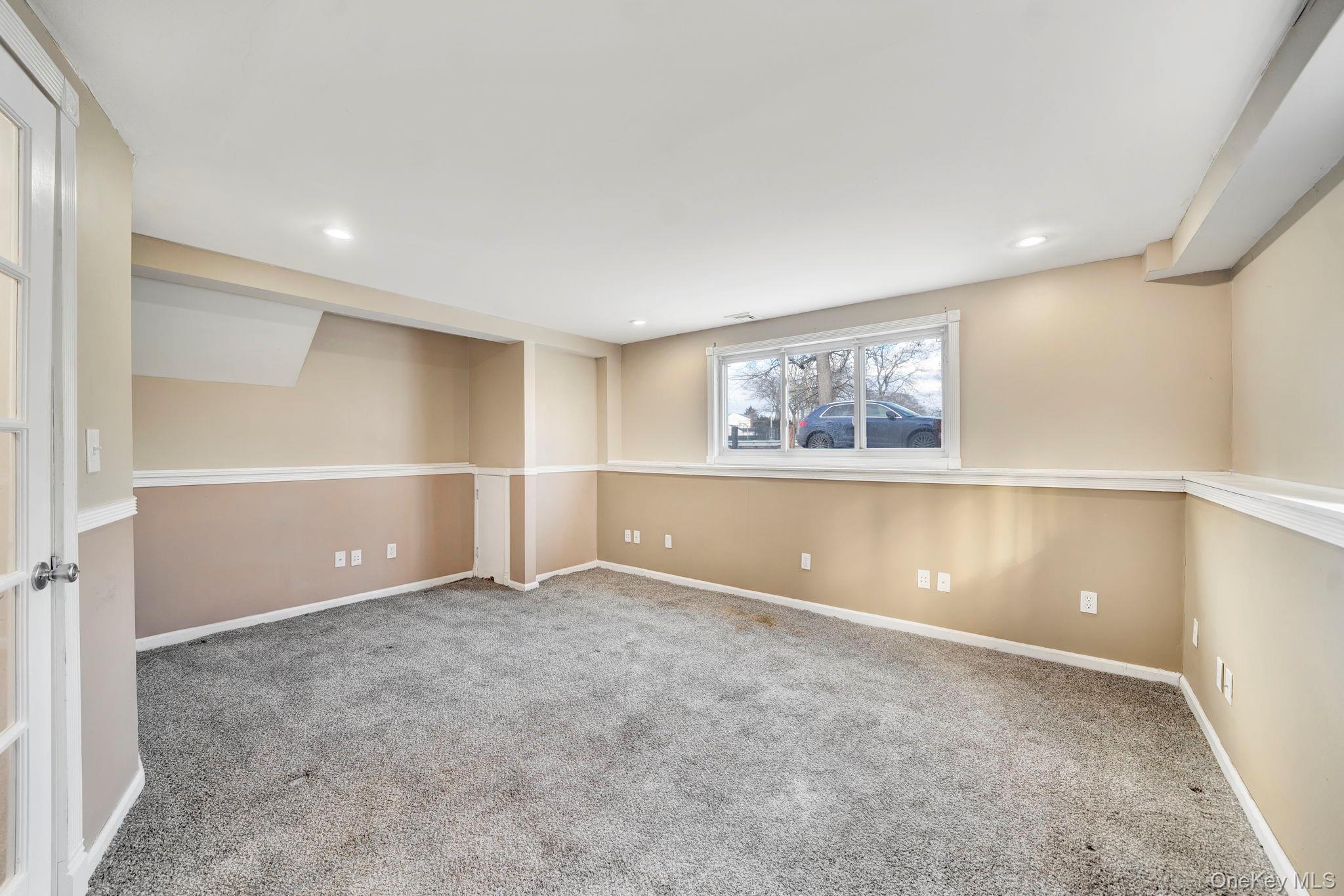 266 Ronkonkoma Avenue Property Photo 16