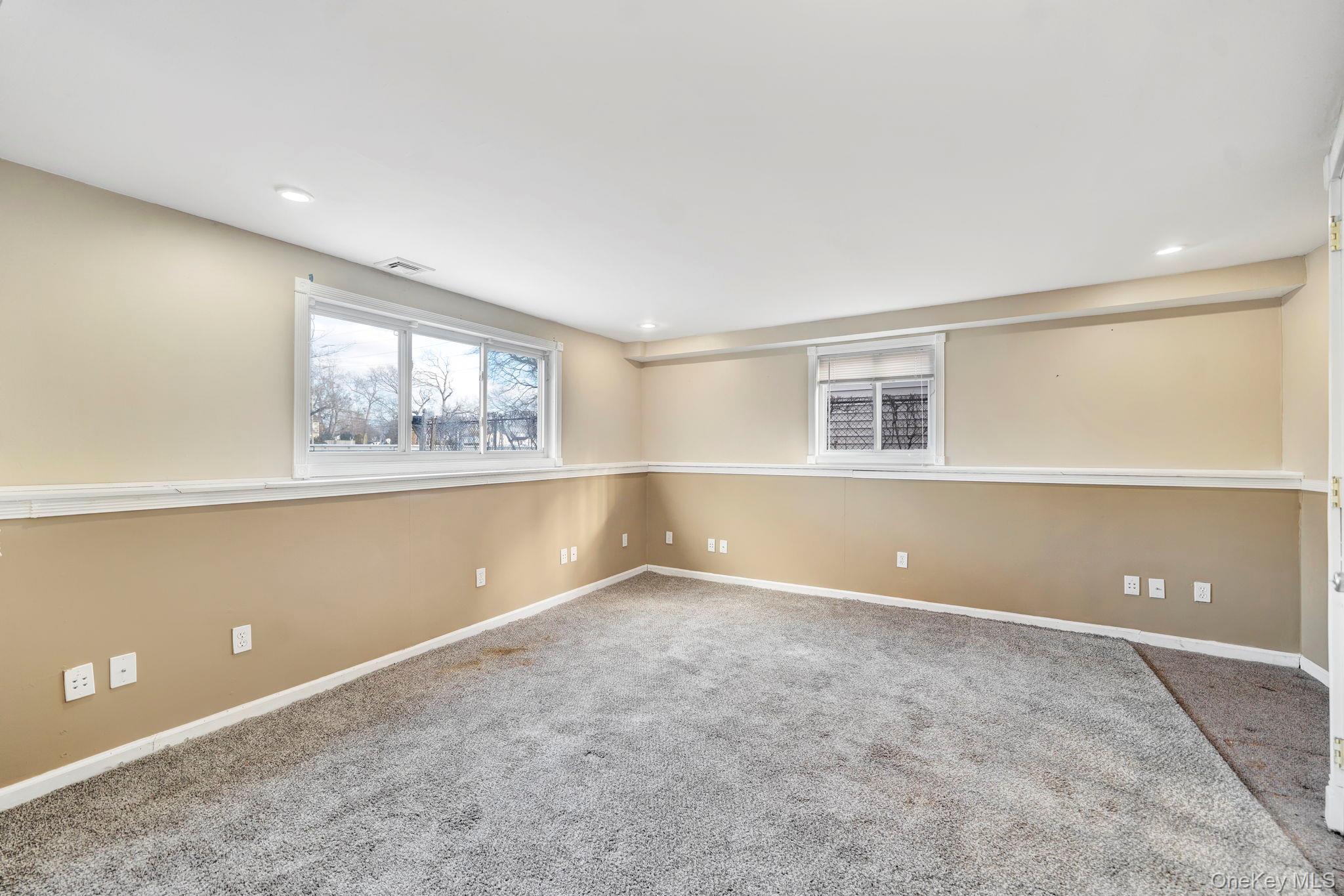 266 Ronkonkoma Avenue Property Photo 17