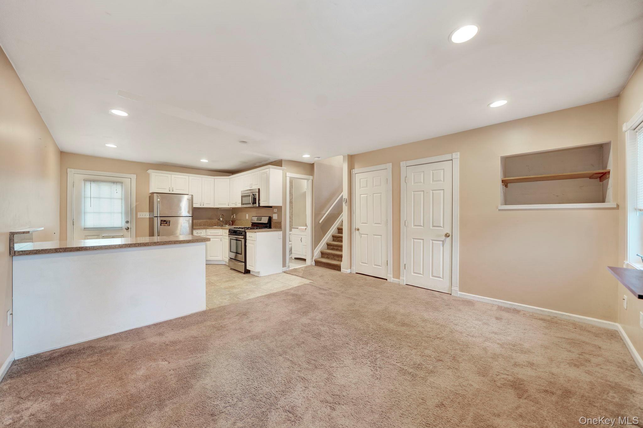 266 Ronkonkoma Avenue Property Photo 18