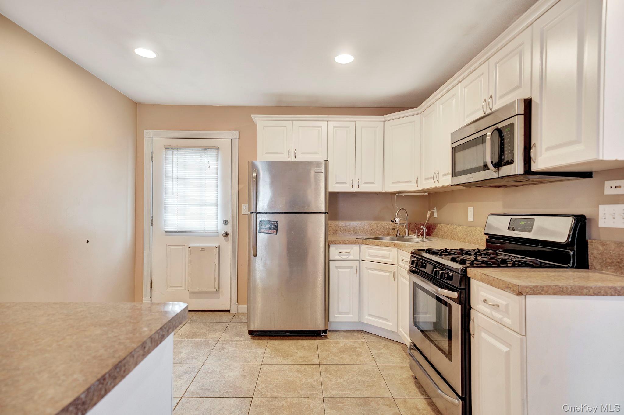 266 Ronkonkoma Avenue Property Photo 20