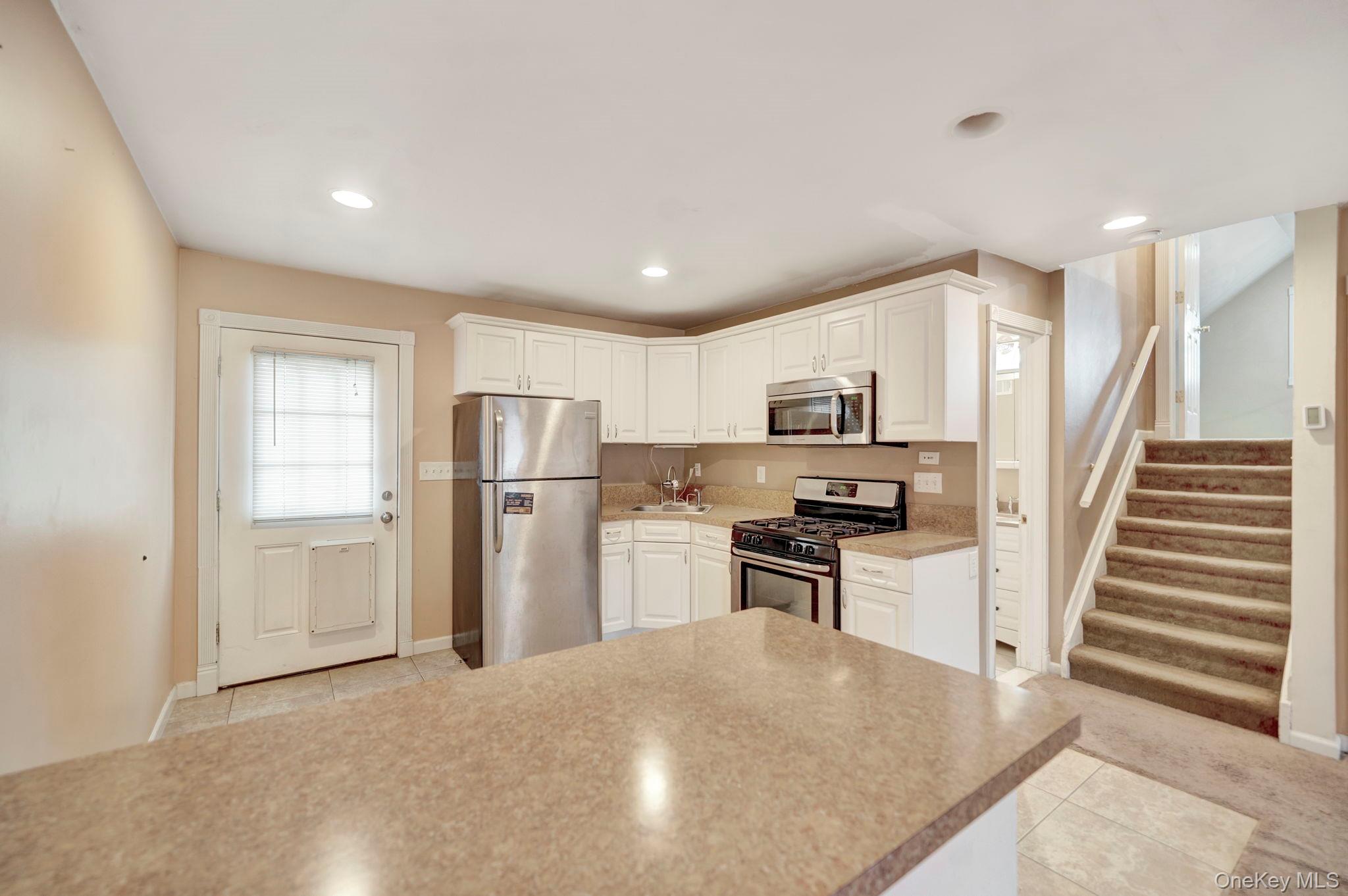 266 Ronkonkoma Avenue Property Photo 21