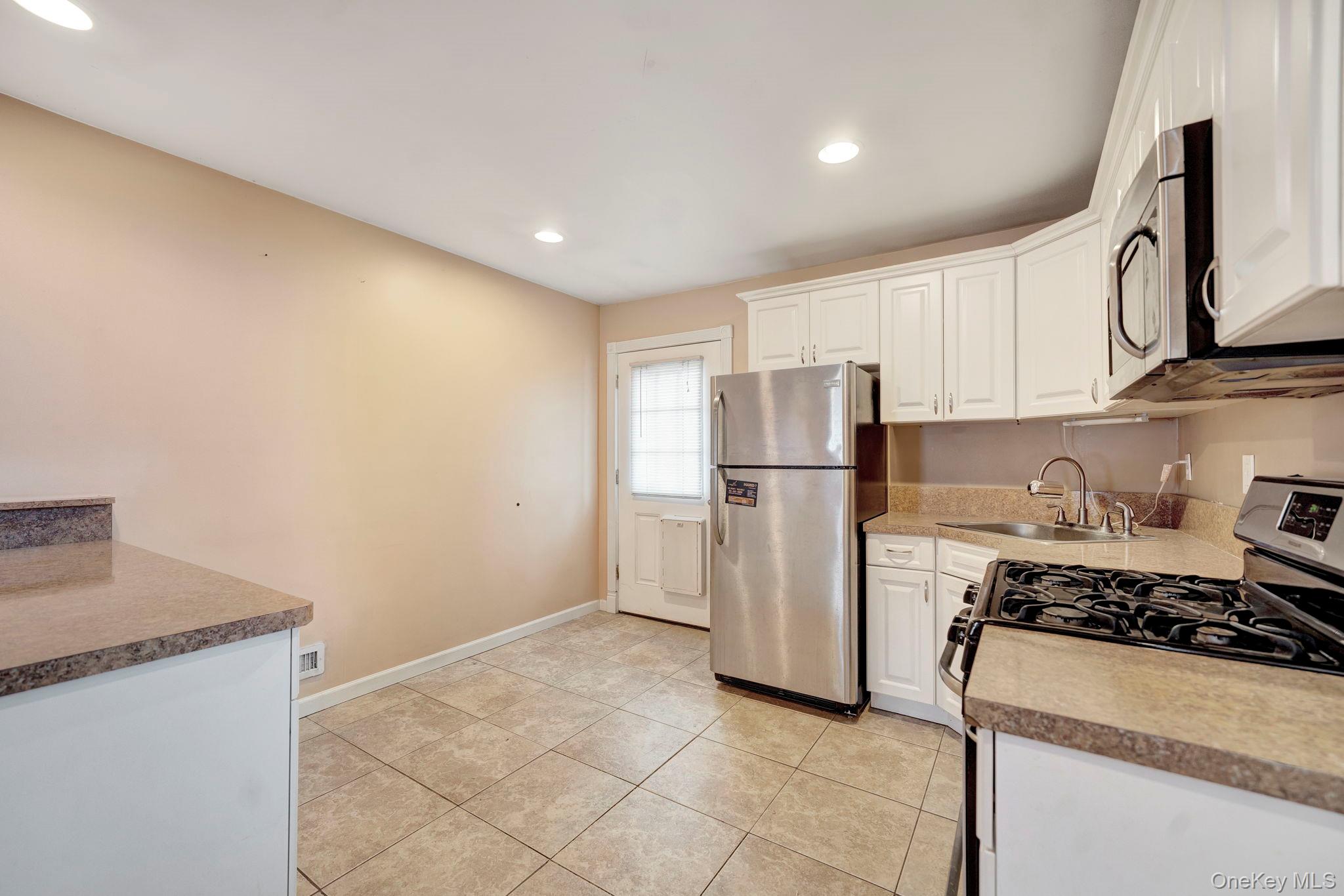 266 Ronkonkoma Avenue Property Photo 22
