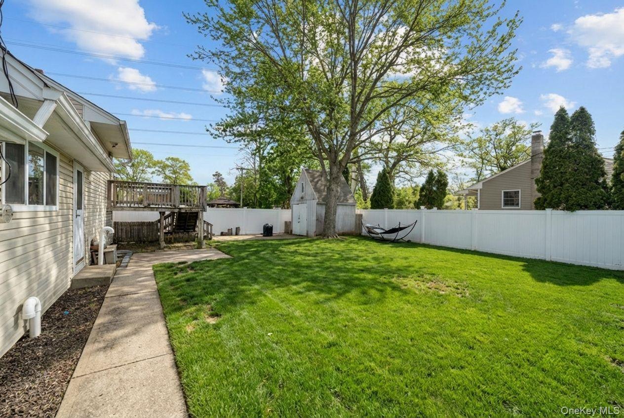 266 Ronkonkoma Avenue Property Photo 27