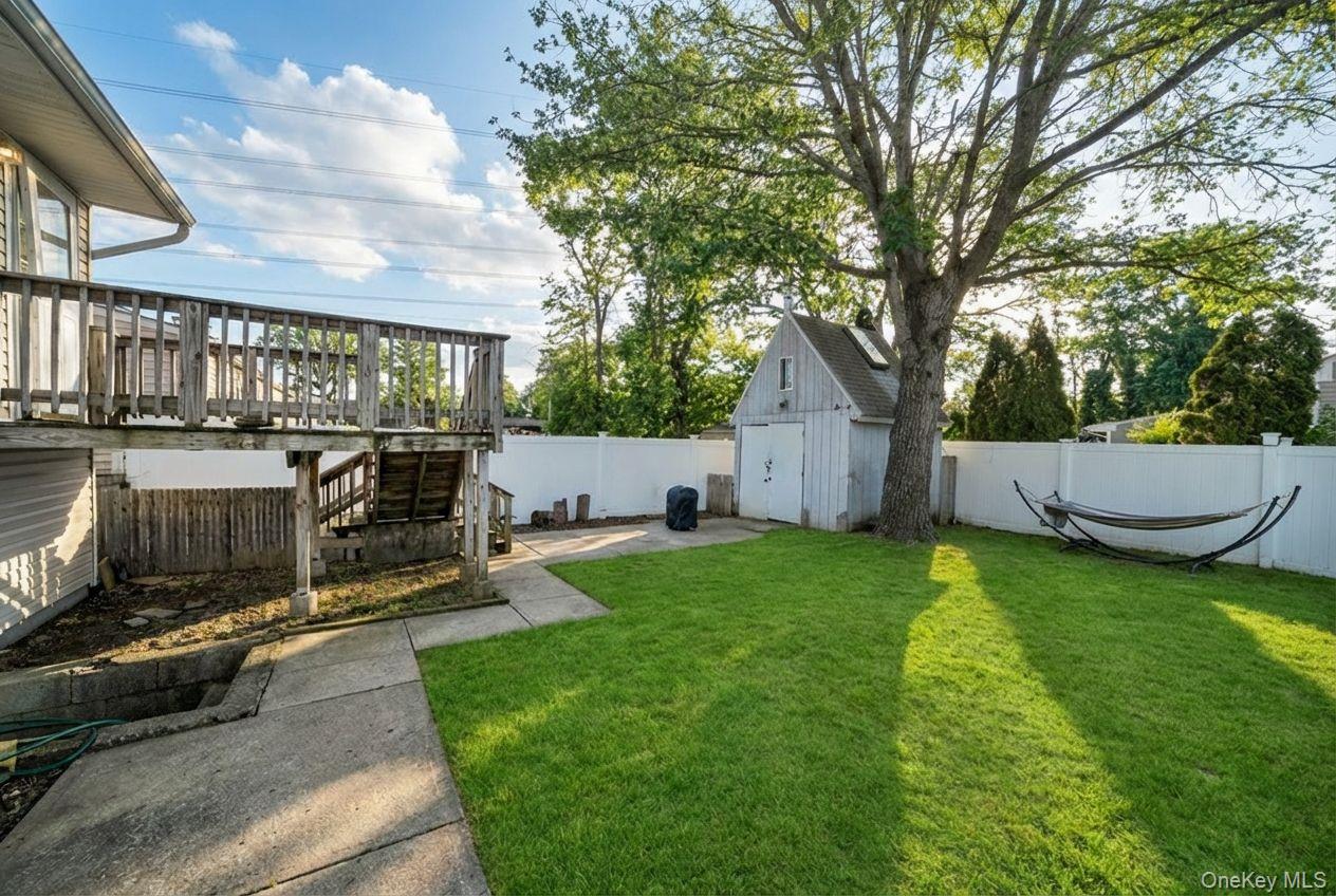 266 Ronkonkoma Avenue Property Photo 28