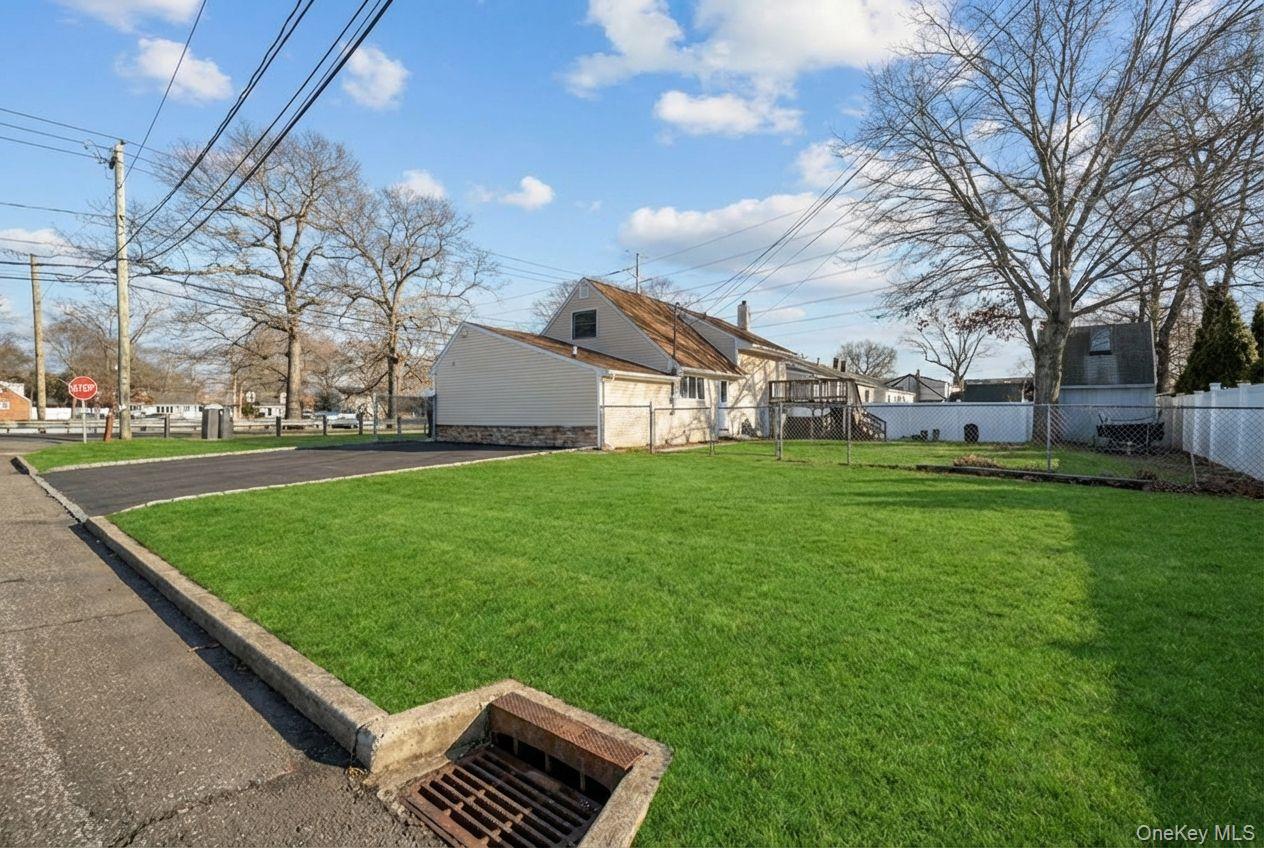 266 Ronkonkoma Avenue Property Photo 30