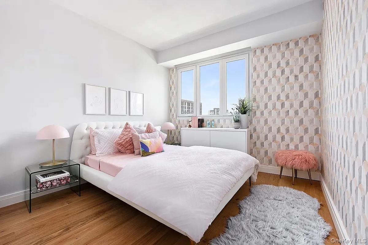 2416 Queens Plaza 18b Property Photo 3