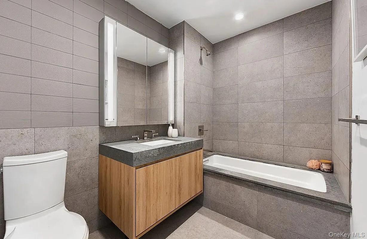 2416 Queens Plaza 18b Property Photo 9