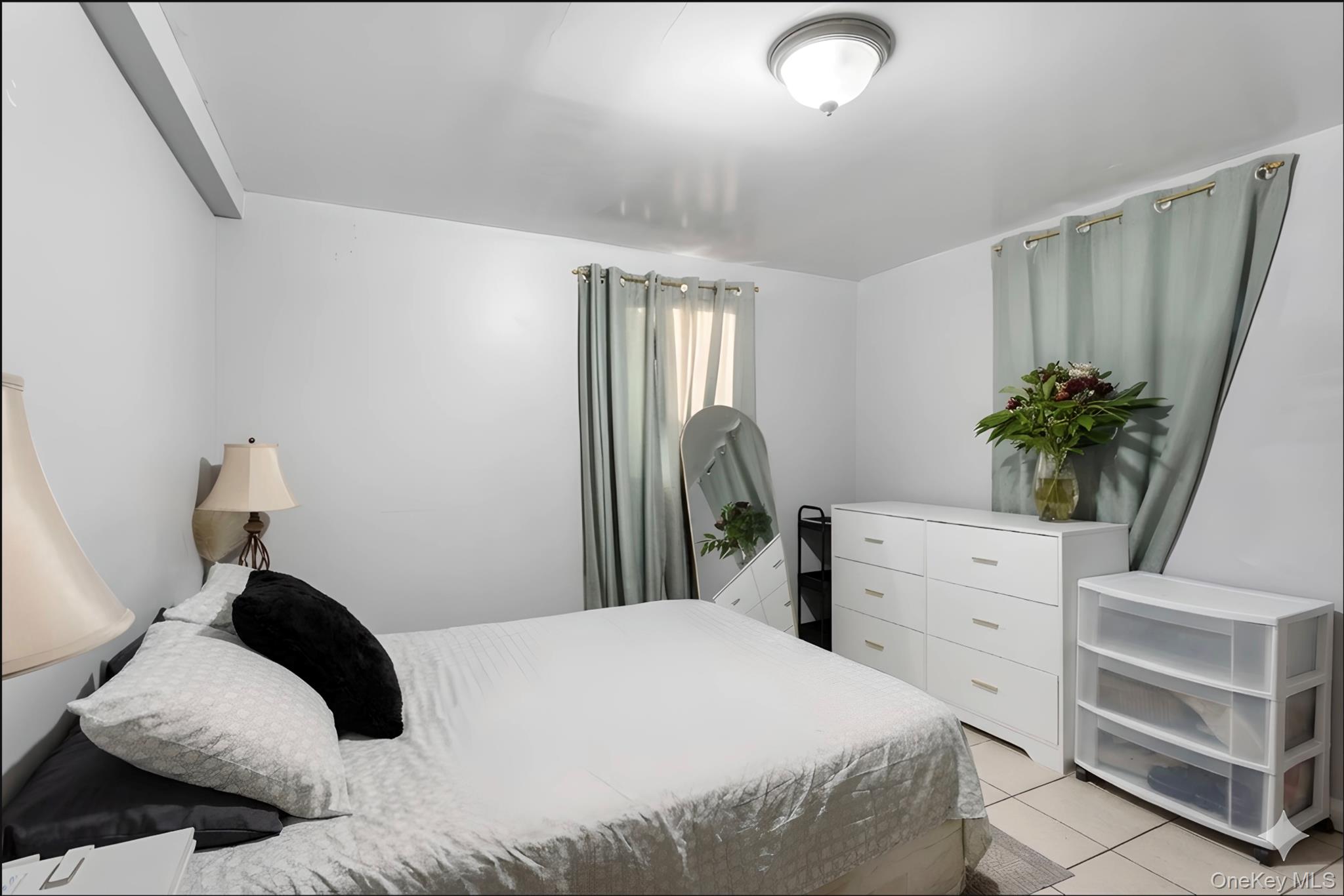 6 Merrick Lane Property Photo 27