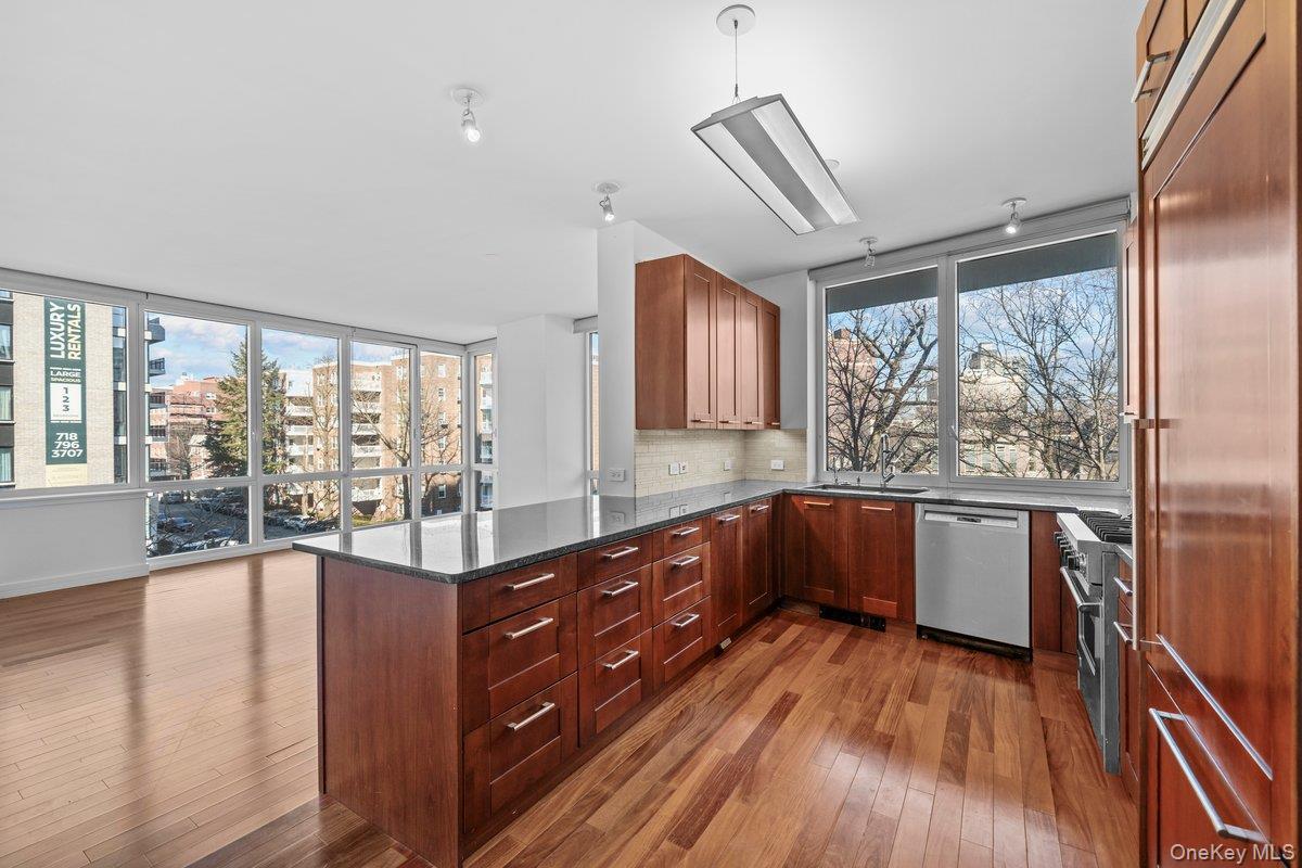 640 W 237th Street 3e Property Photo 6