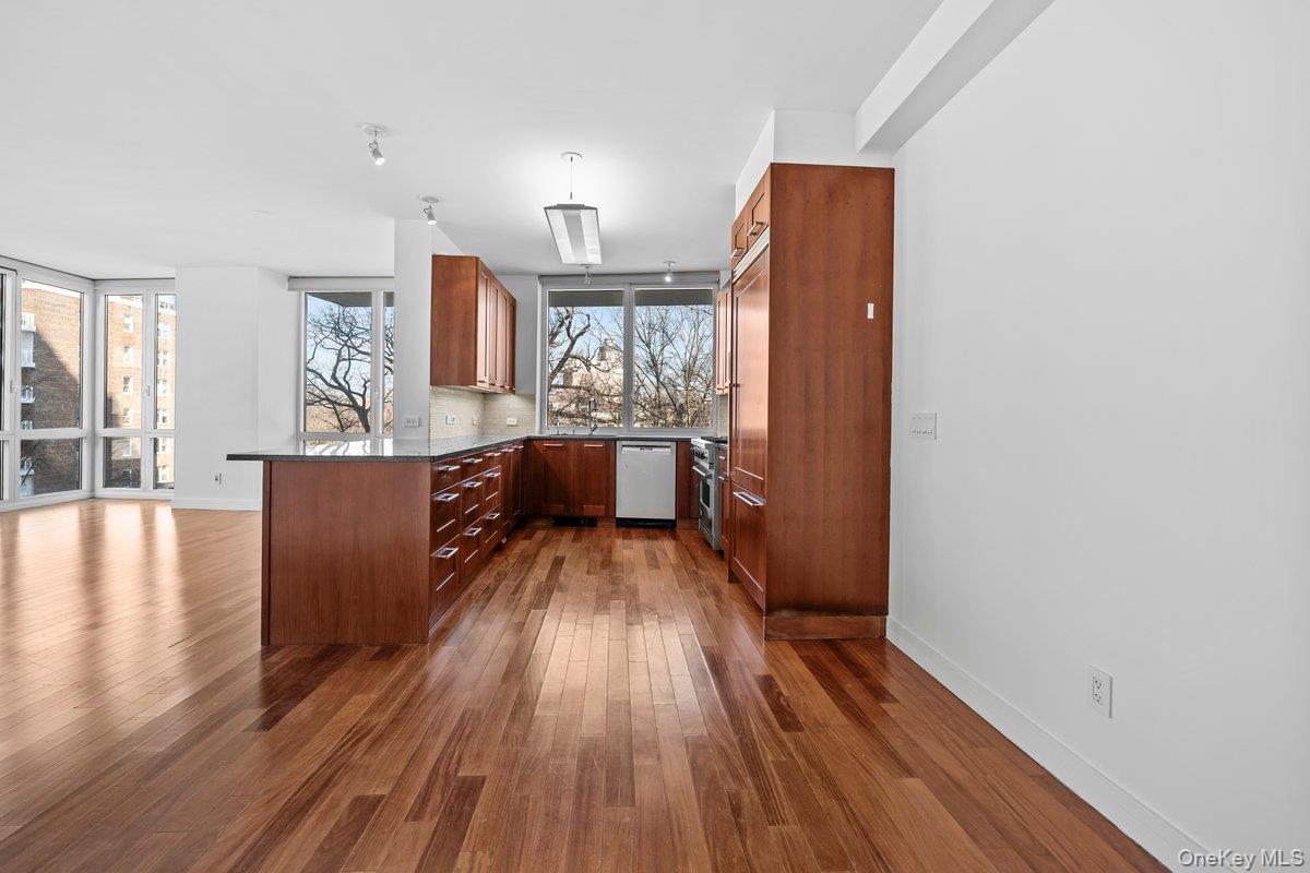 640 W 237th Street 3e Property Photo 8