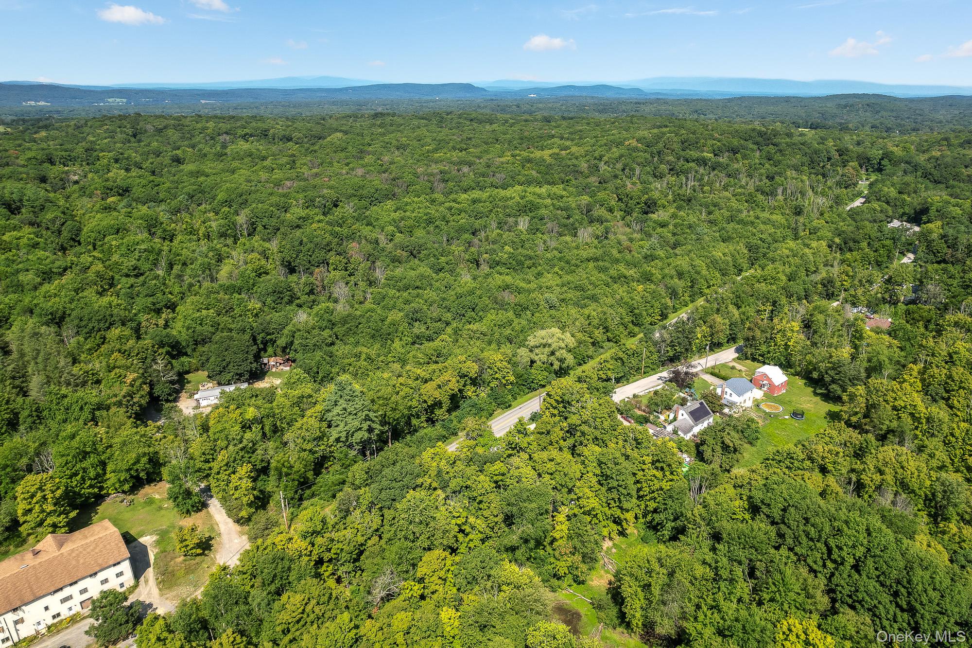 149 S Quaker Lane Property Photo 3
