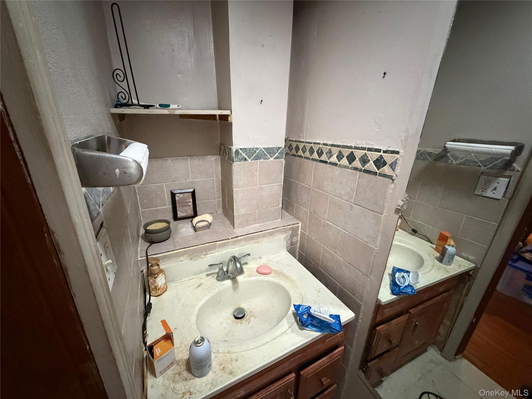 183 Montgomery Street Property Photo 6