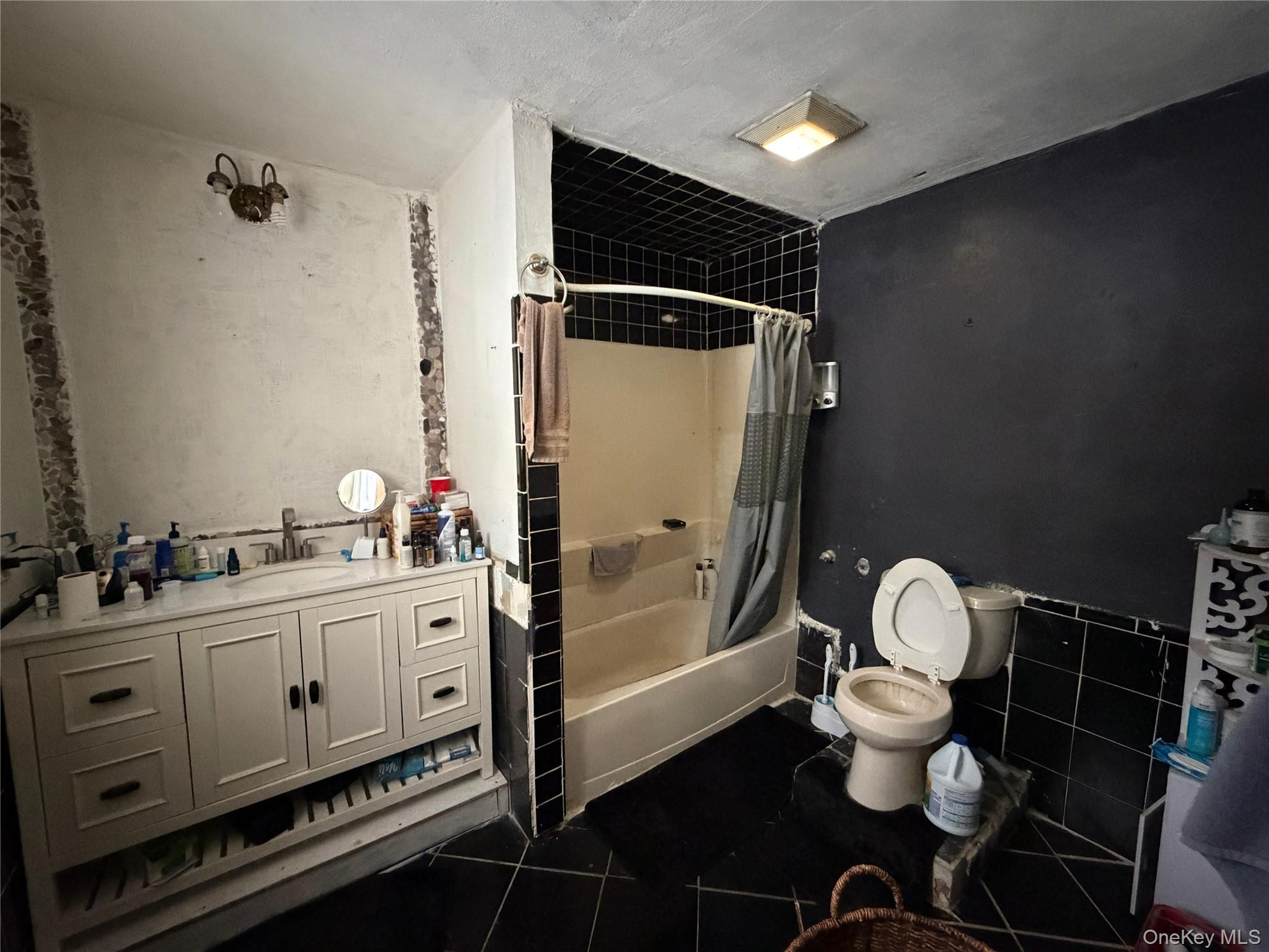 183 Montgomery Street Property Photo 7