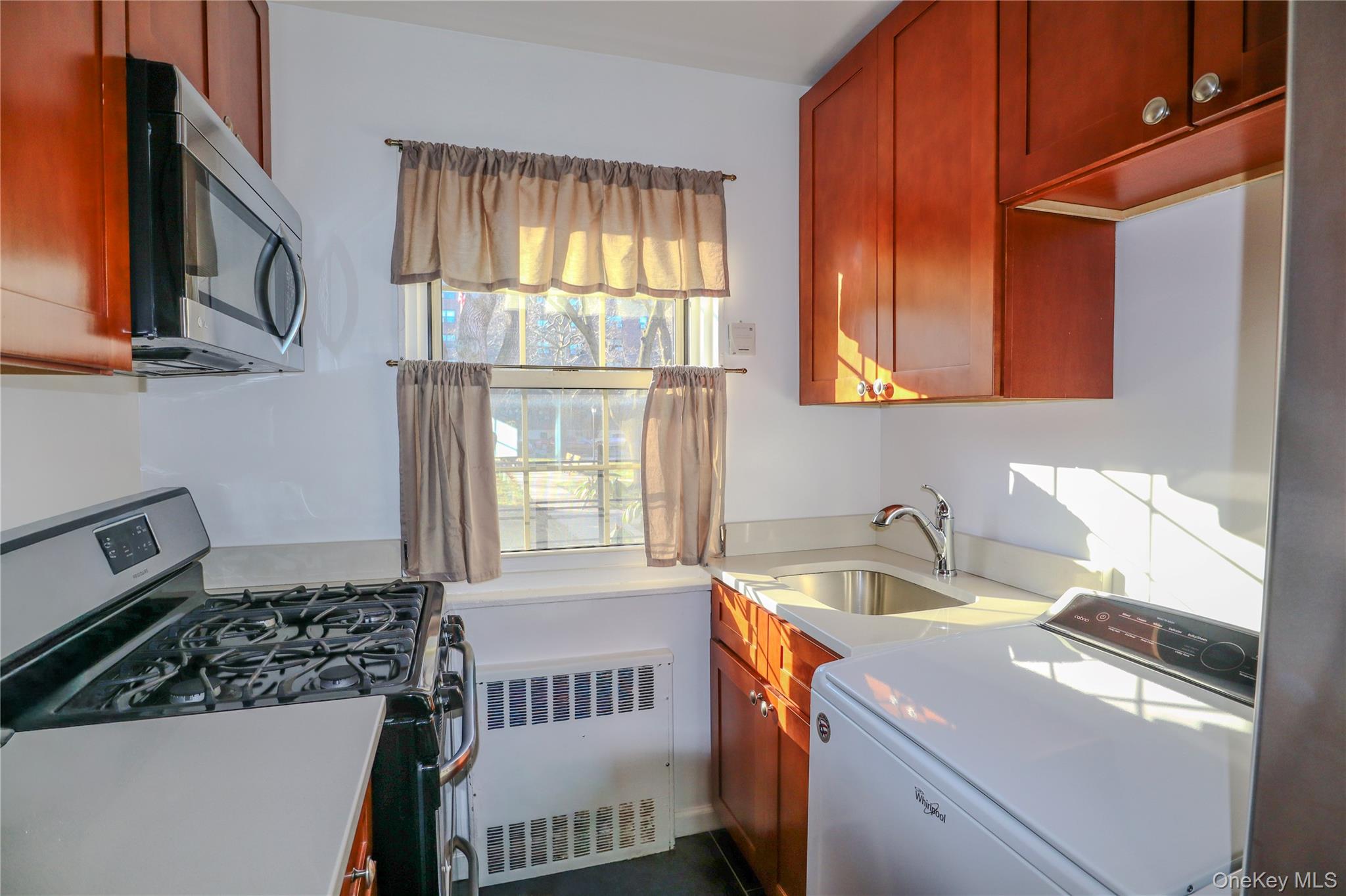 211-07 73 Avenue A Property Photo 9