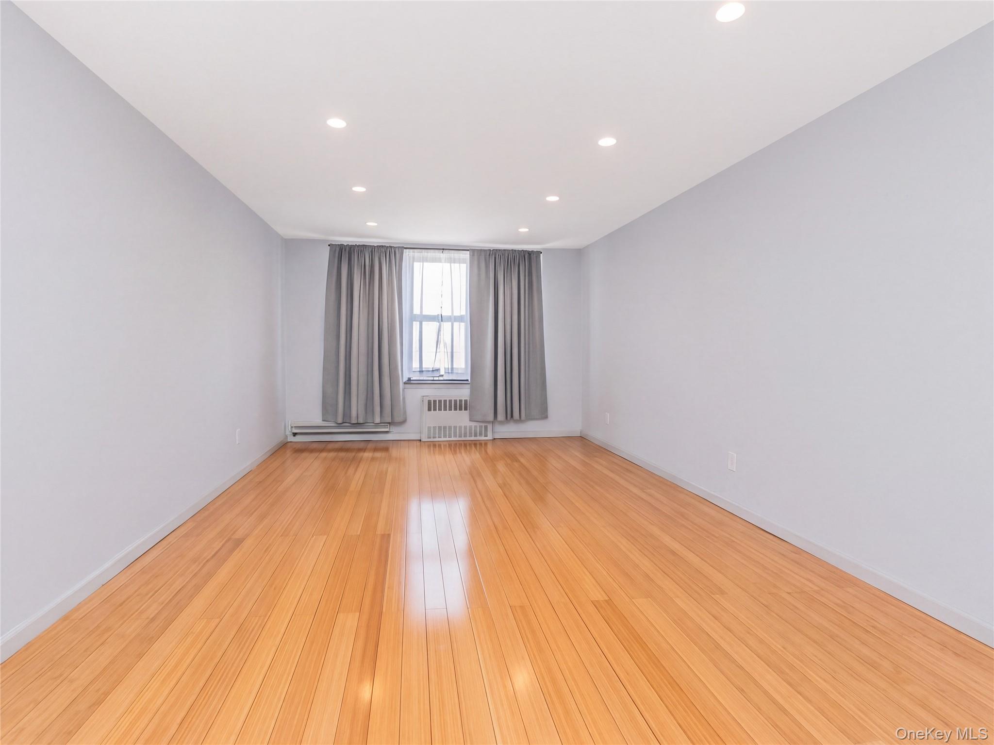 1874 Pelham Parkway 4a Property Photo 2