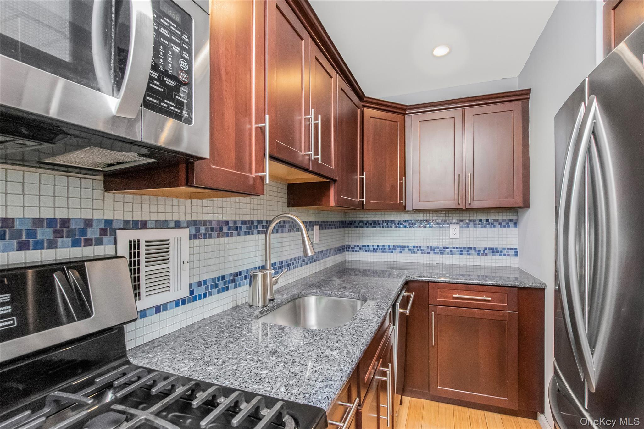 1874 Pelham Parkway 4a Property Photo 7