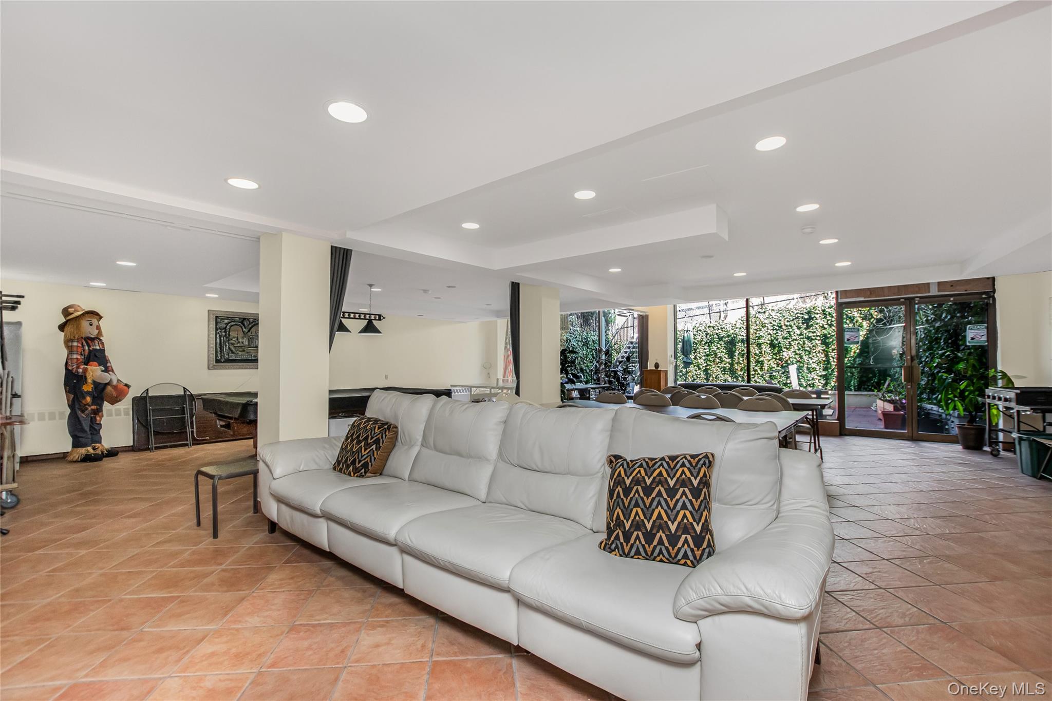 1874 Pelham Parkway 4a Property Photo 14