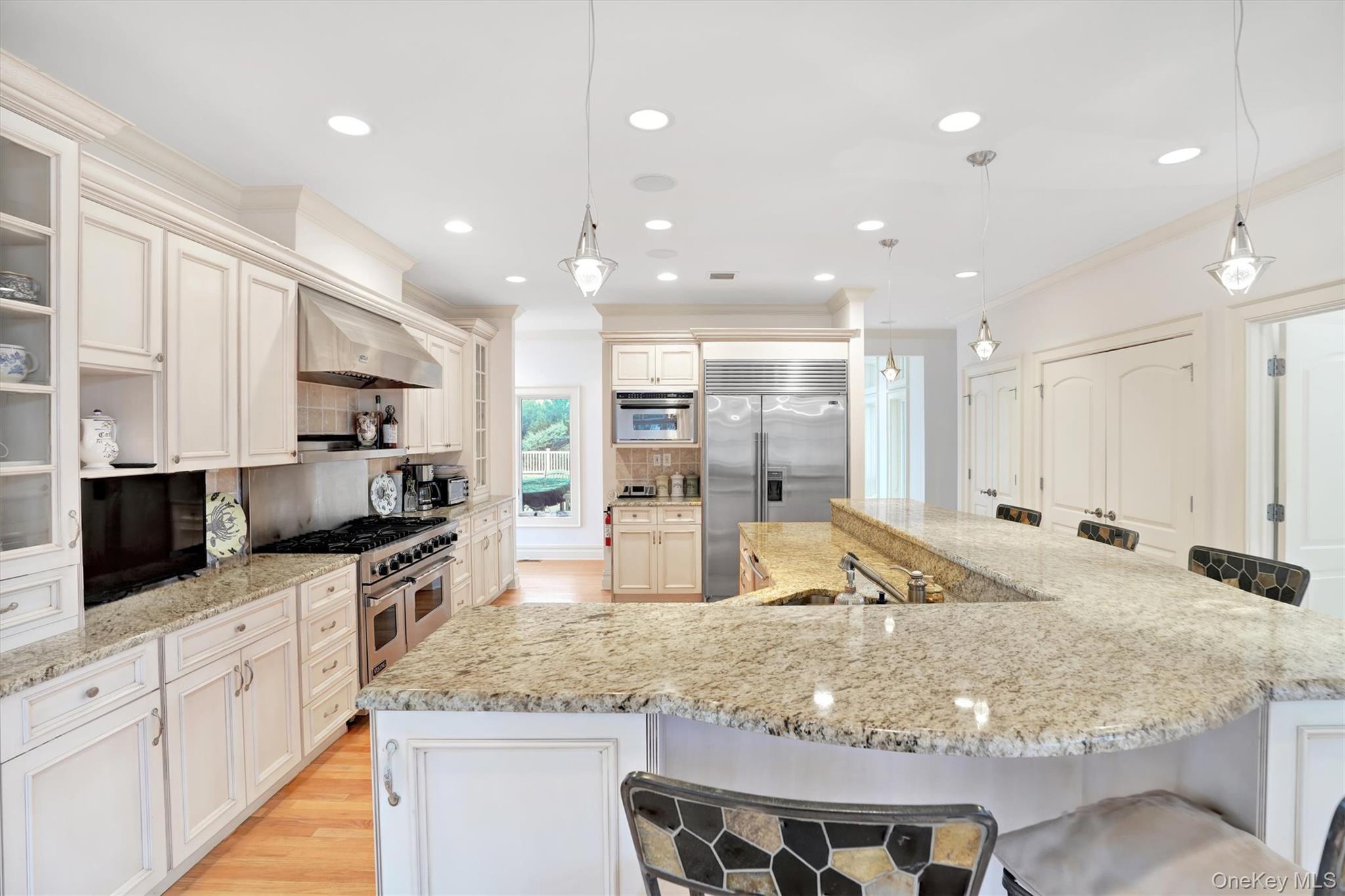 605 Dune Road Property Photo 11