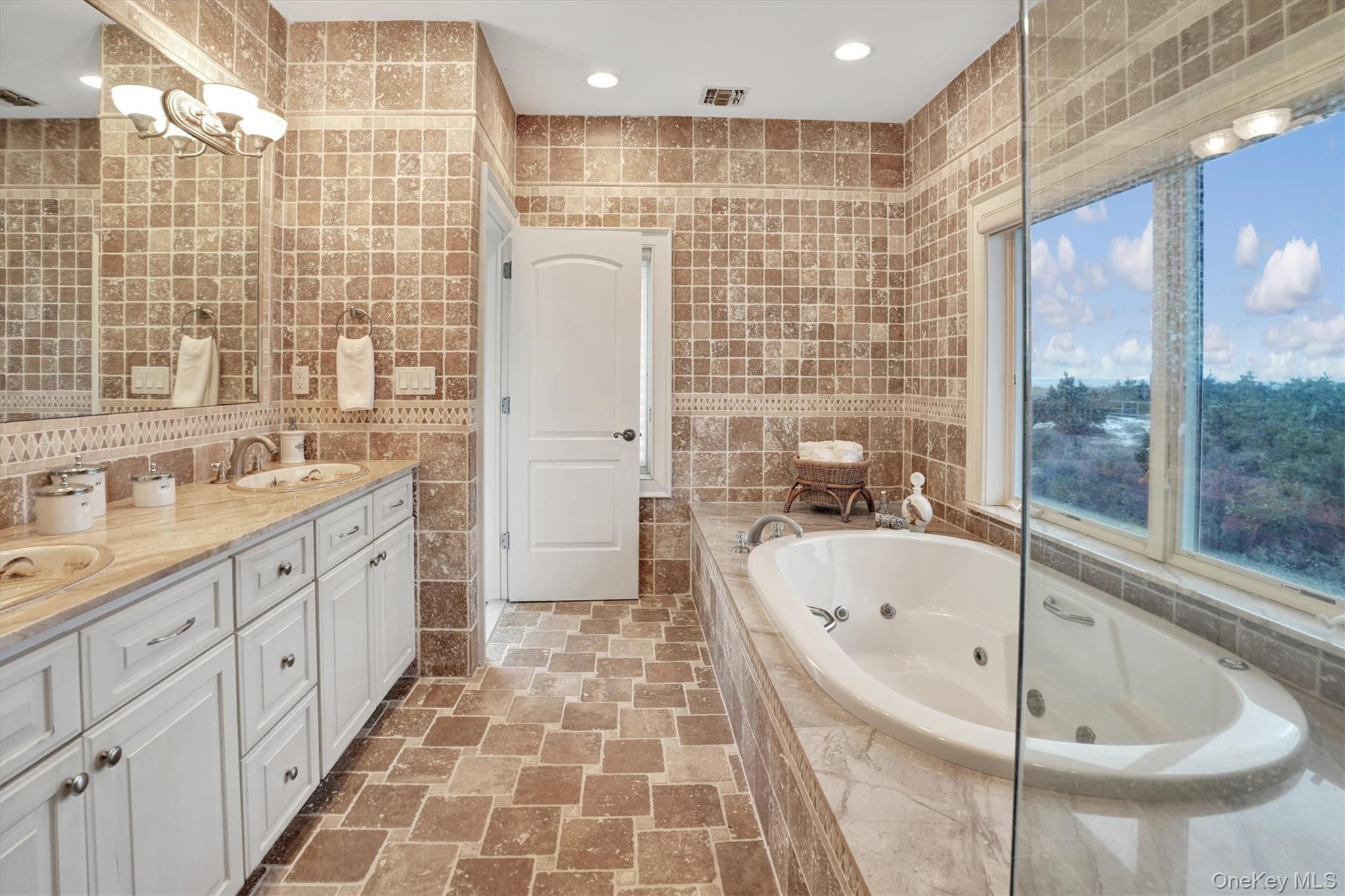605 Dune Road Property Photo 21
