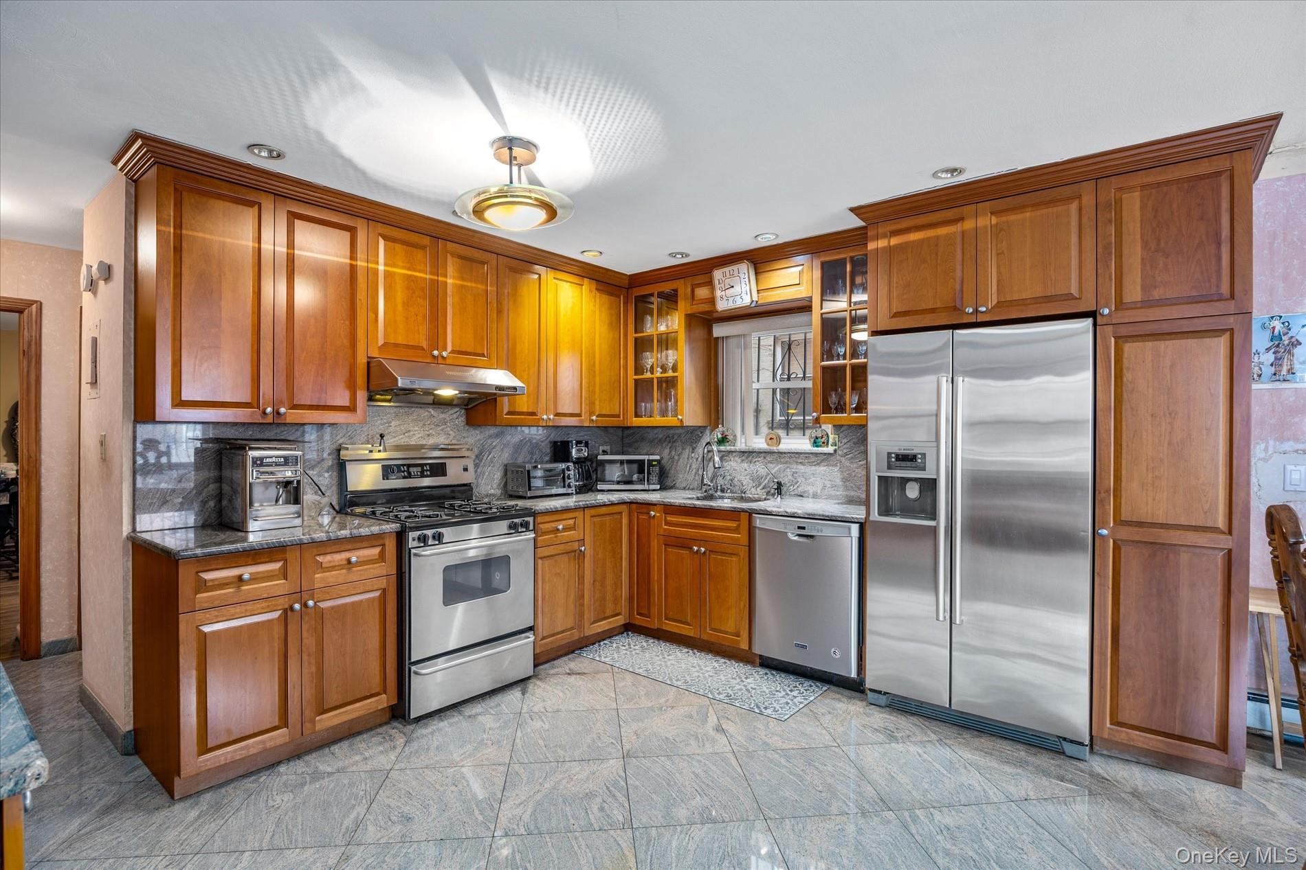 2504 42nd Street Property Photo 8