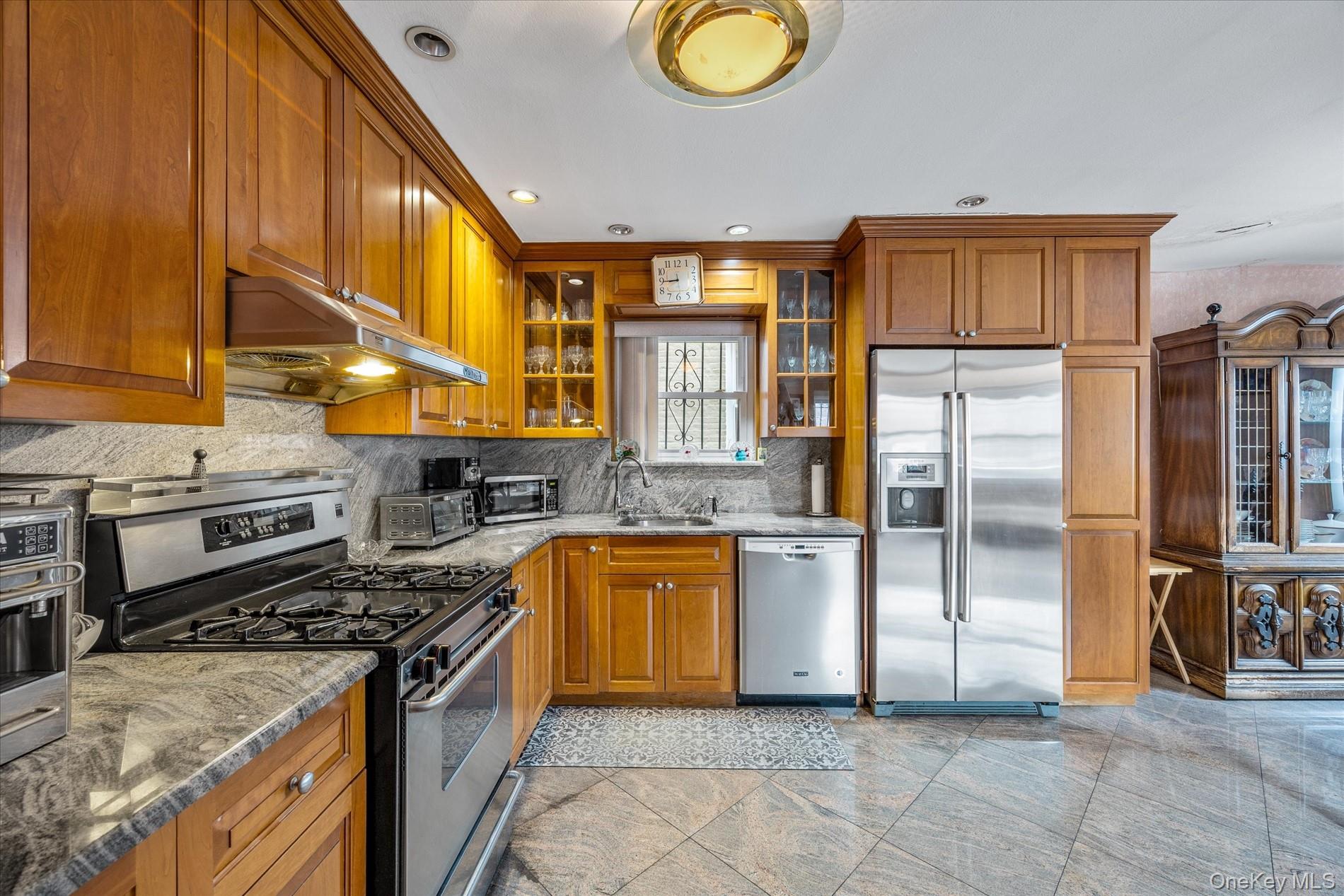 2504 42nd Street Property Photo 9
