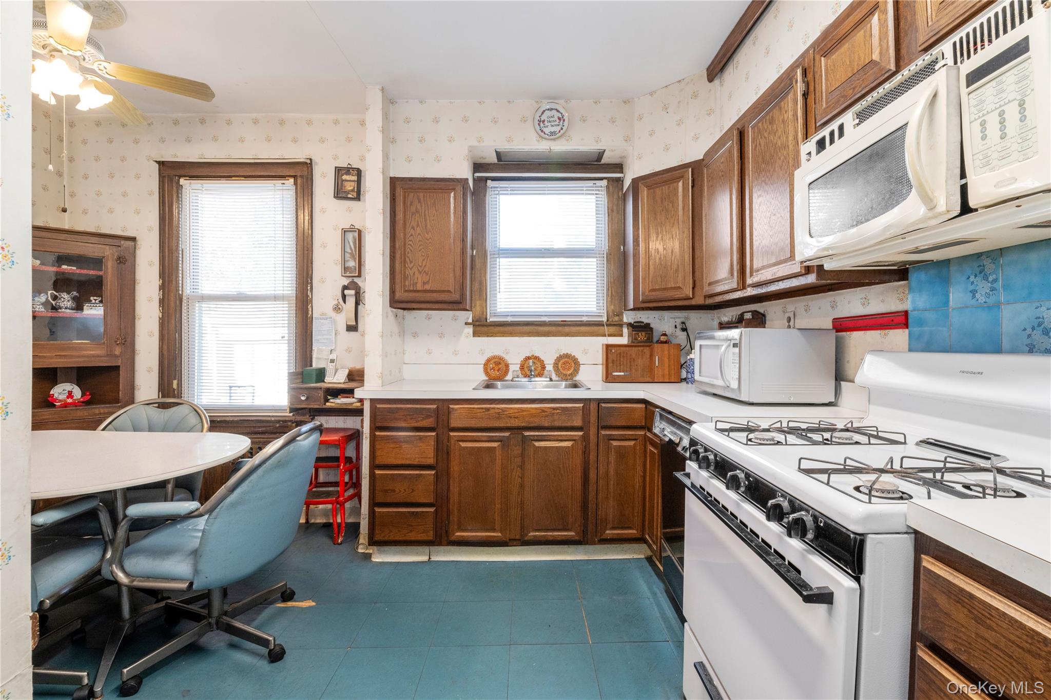 1328 E 35th Street Property Photo 3