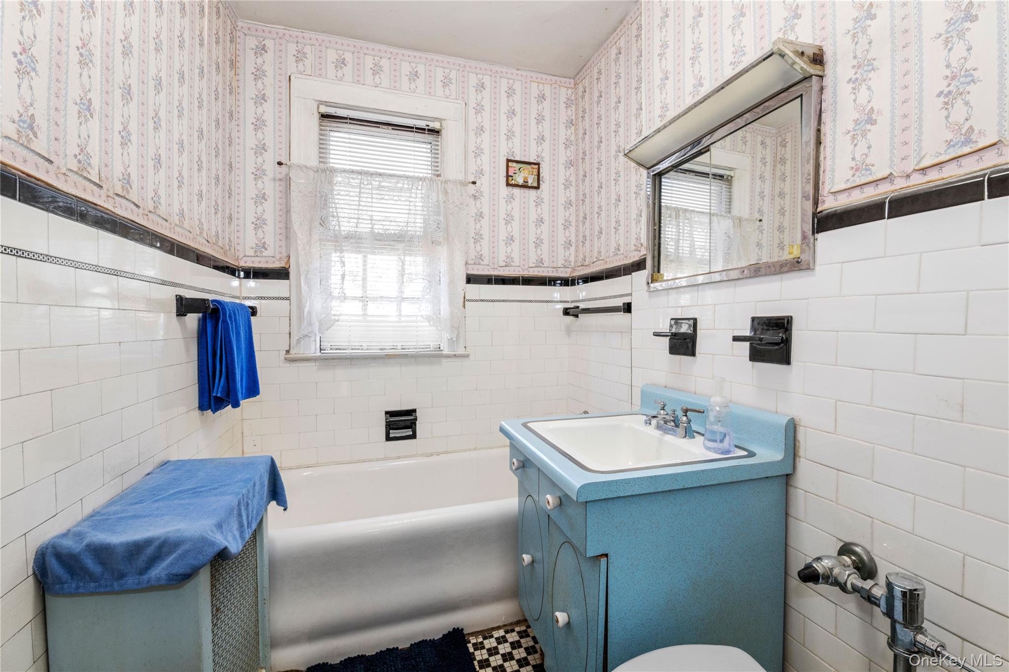 1328 E 35th Street Property Photo 15