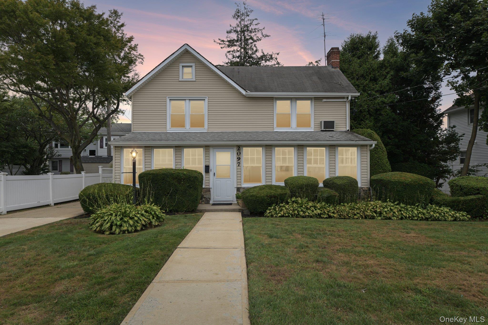 2097 Washington Avenue Property Photo 1