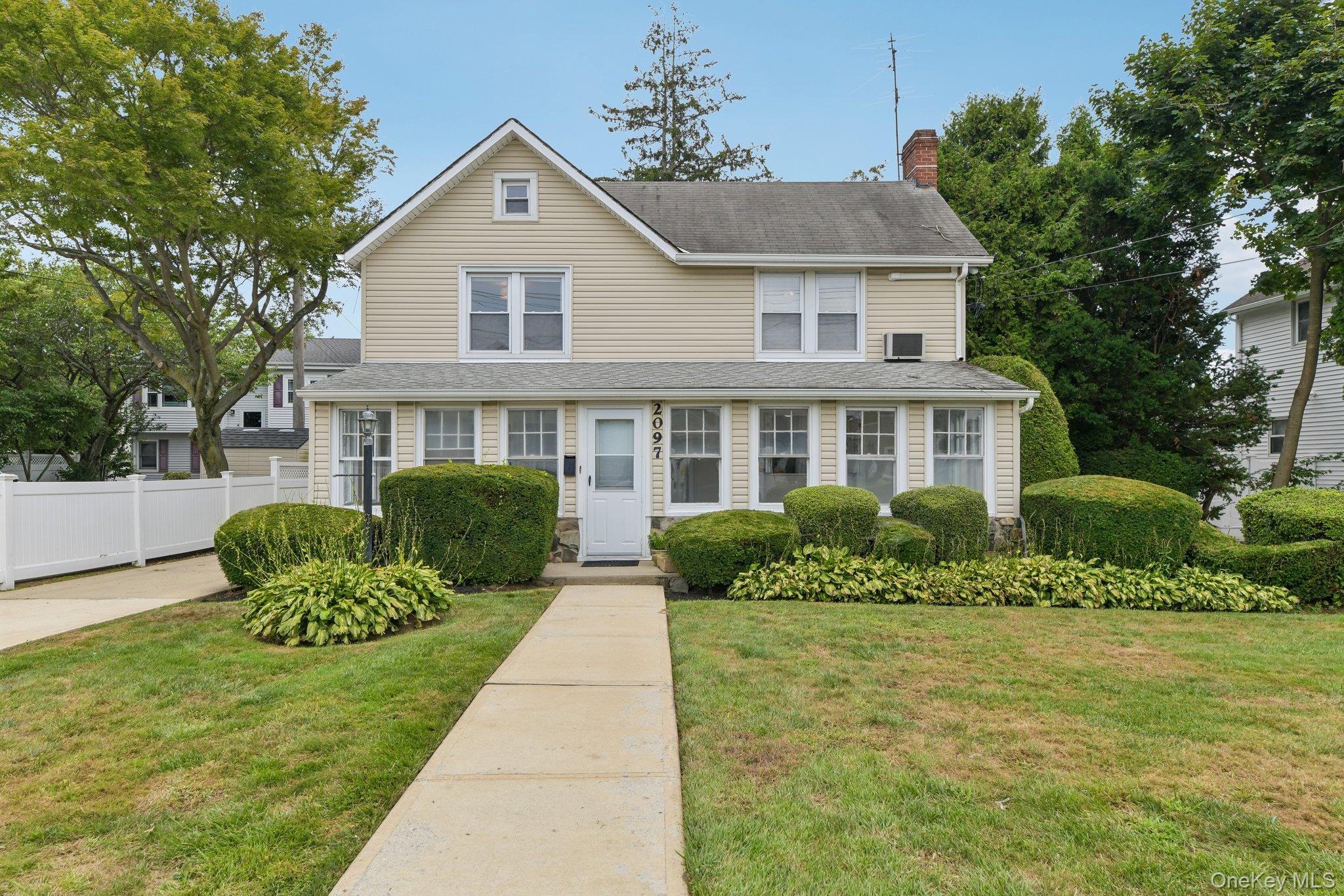 2097 Washington Avenue Property Photo 2