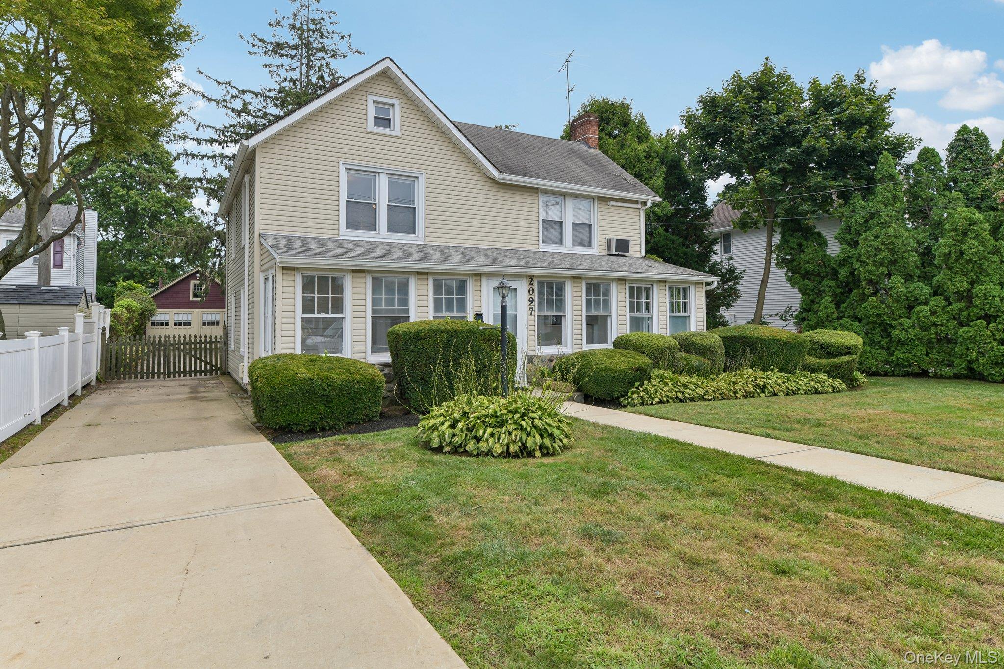 2097 Washington Avenue Property Photo 3