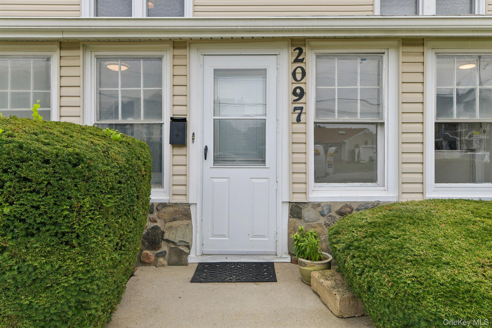 2097 Washington Avenue Property Photo 5