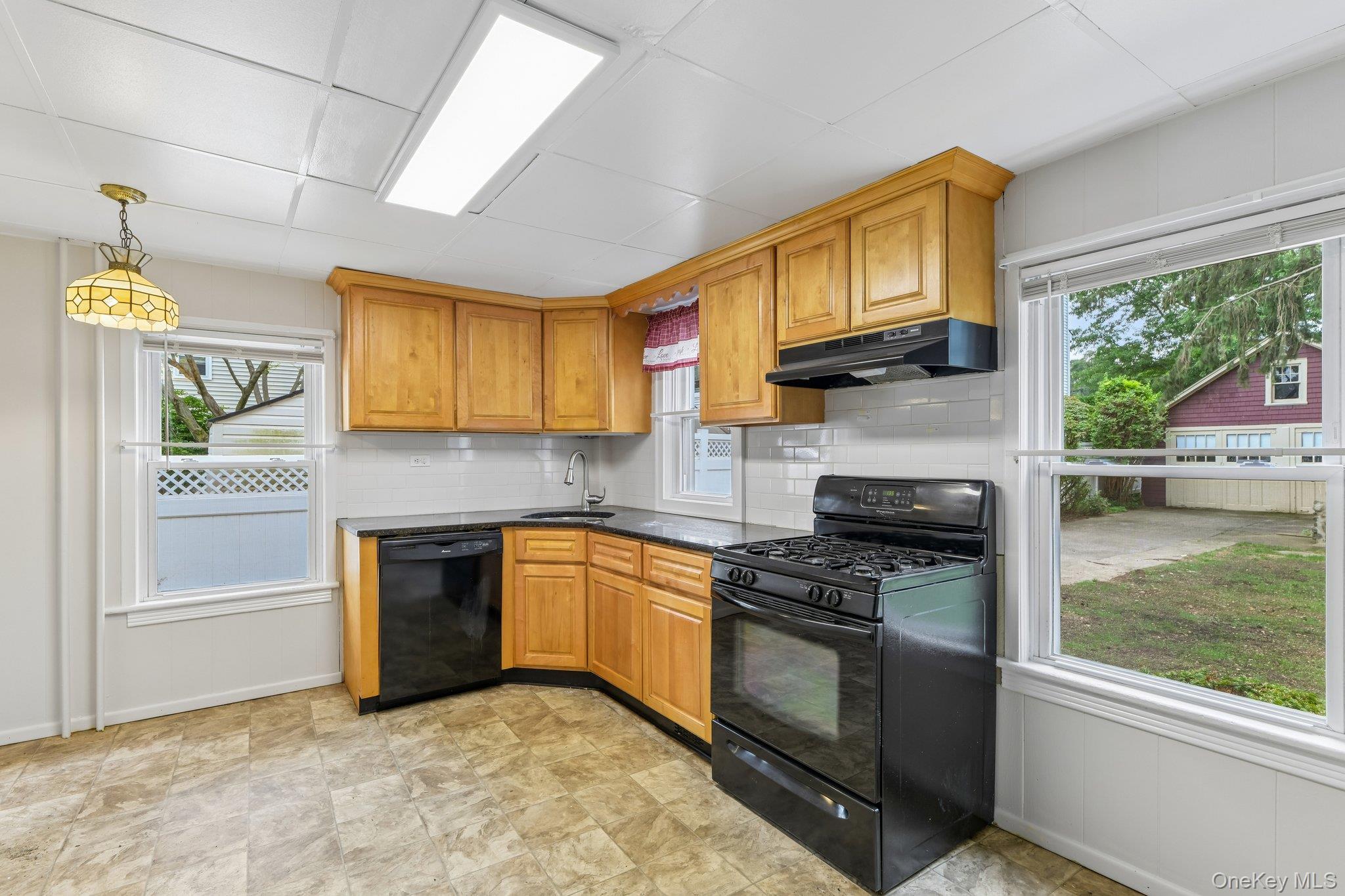 2097 Washington Avenue Property Photo 10