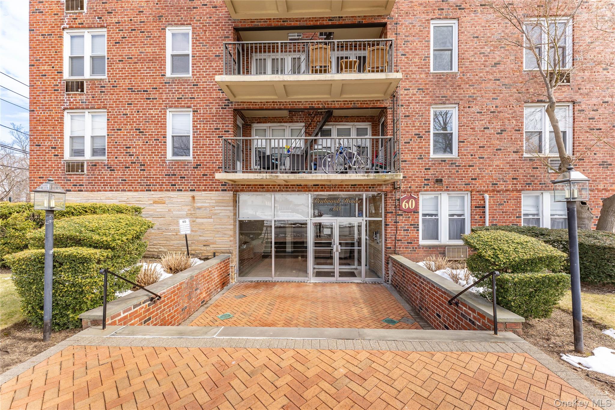 60 Hempstead Avenue 2K Property Photo 1
